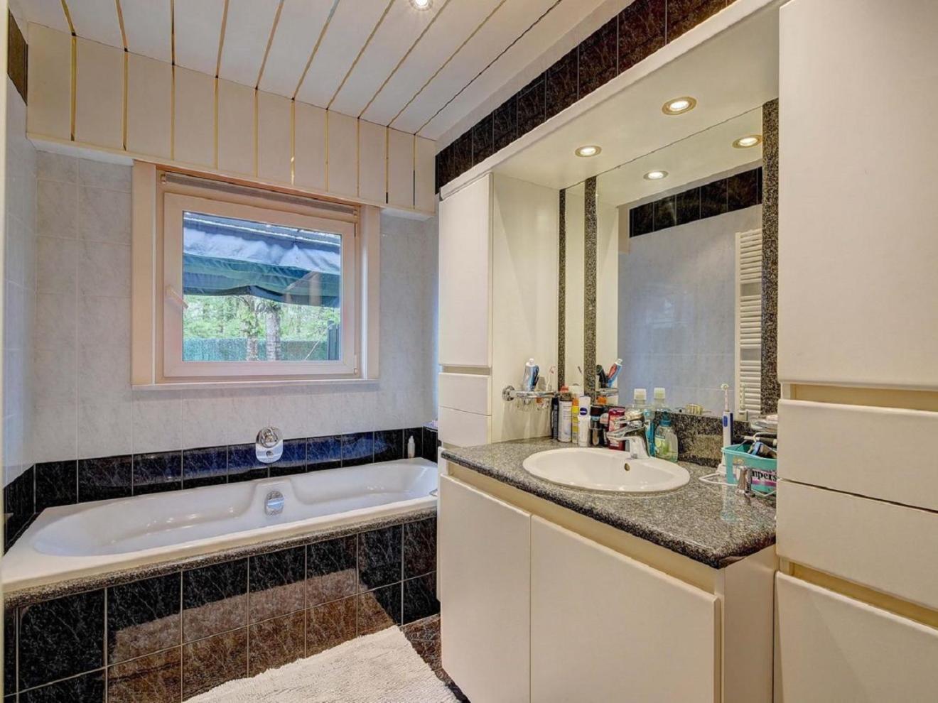 Lou's Superior Villa
