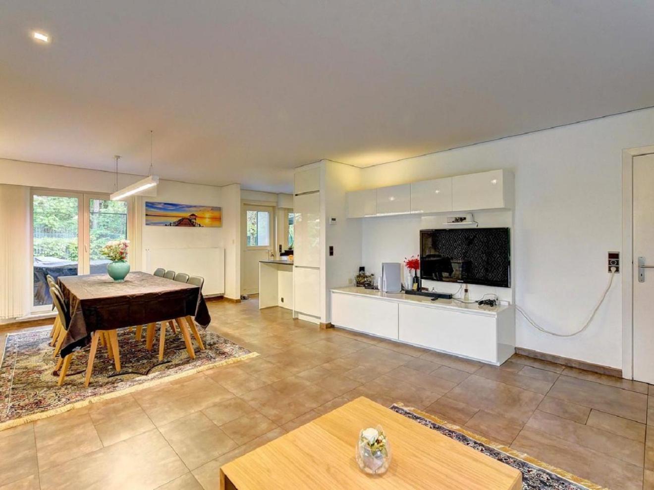 Lou's Superior Villa