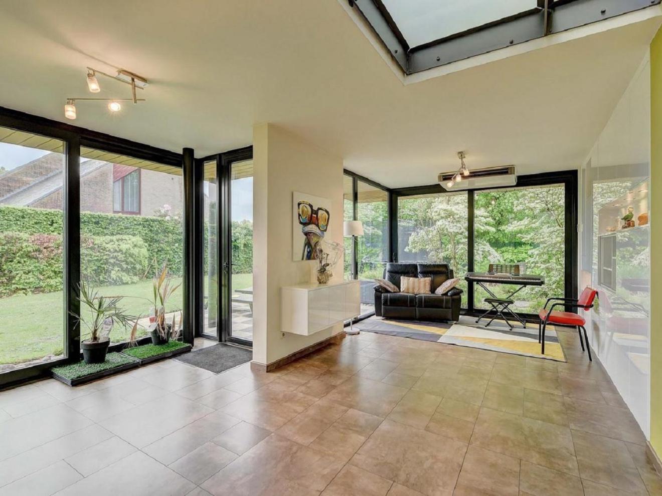 Lou's Superior Villa