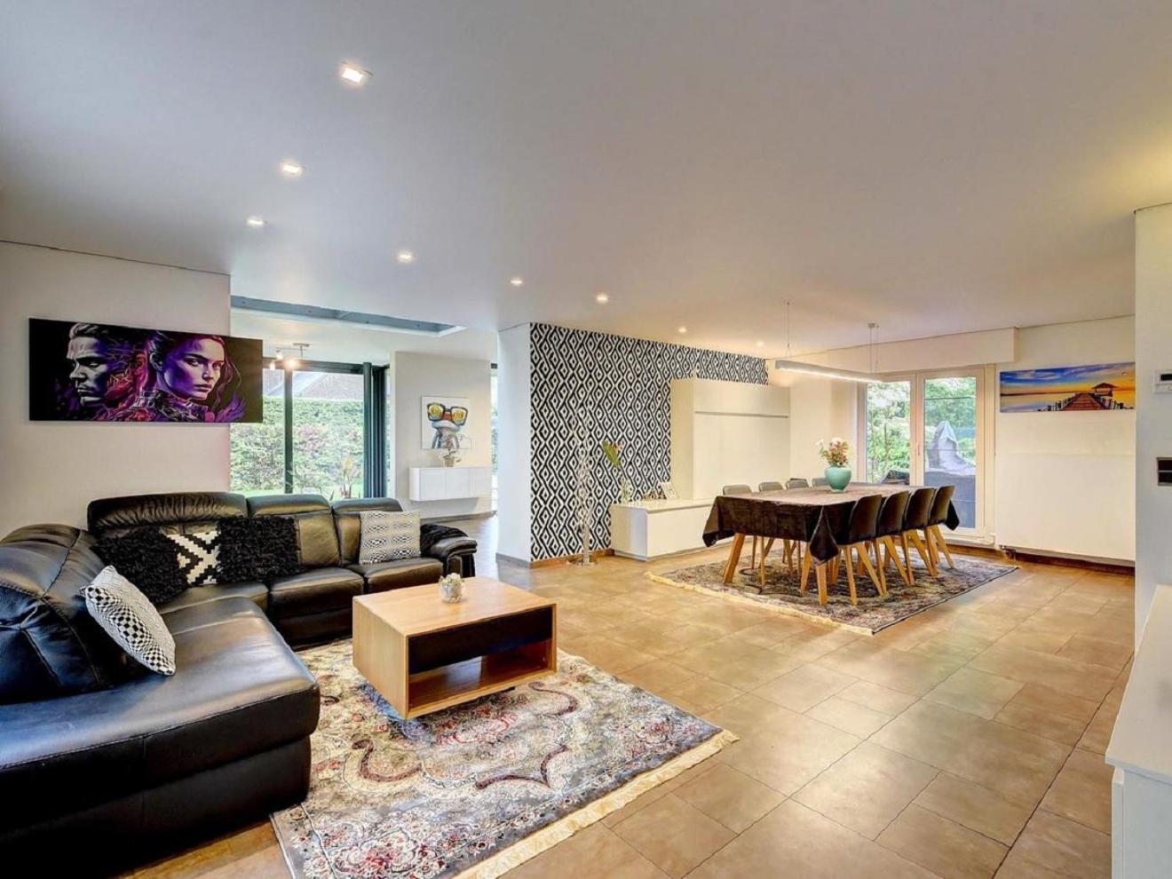 Lou's Superior Villa