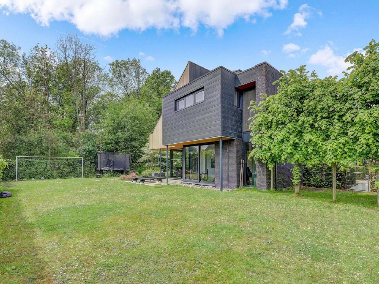 Lou's Superior Villa