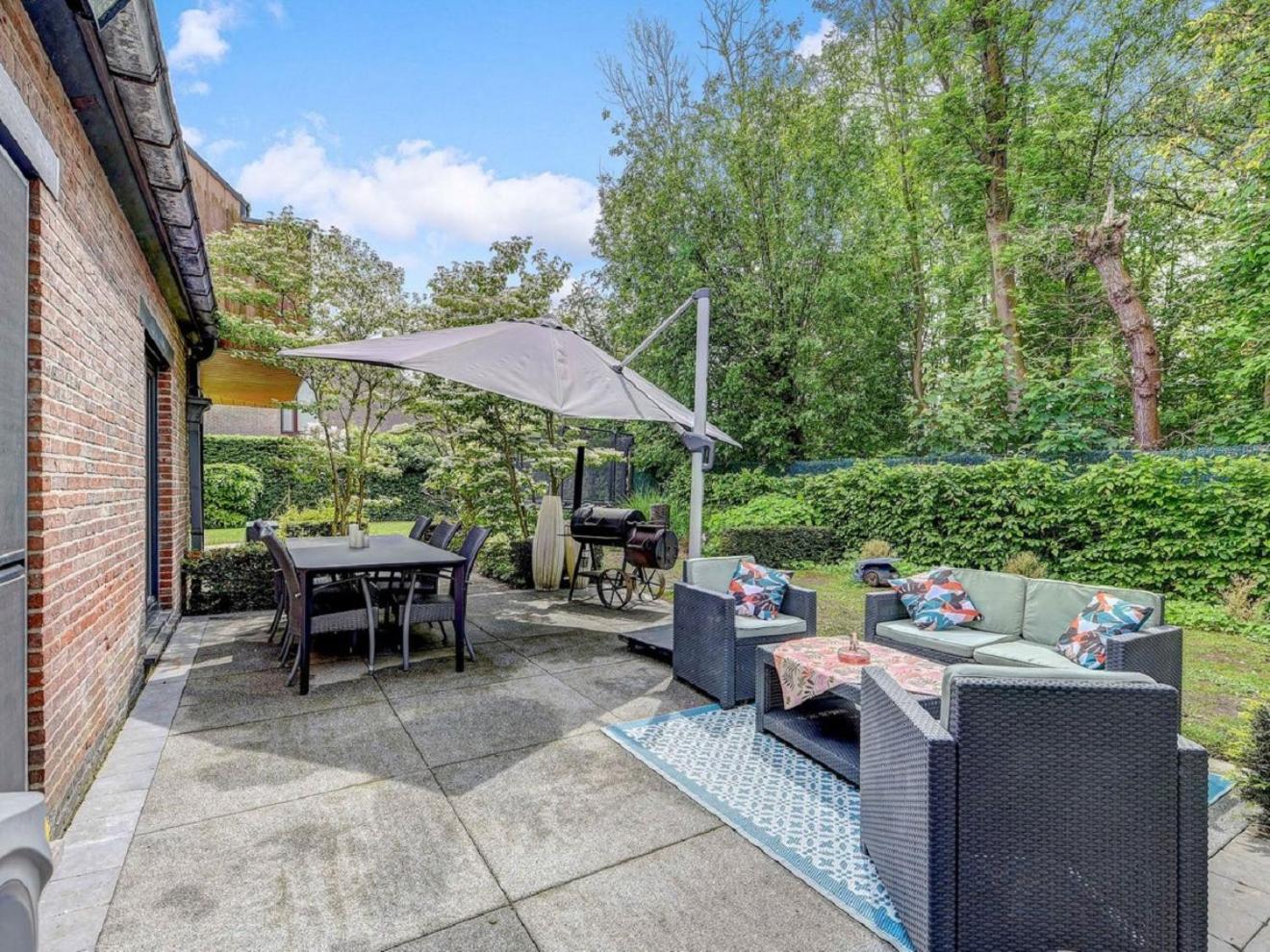 Lou's Superior Villa