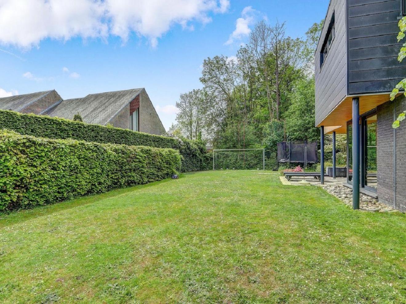 Lou's Superior Villa