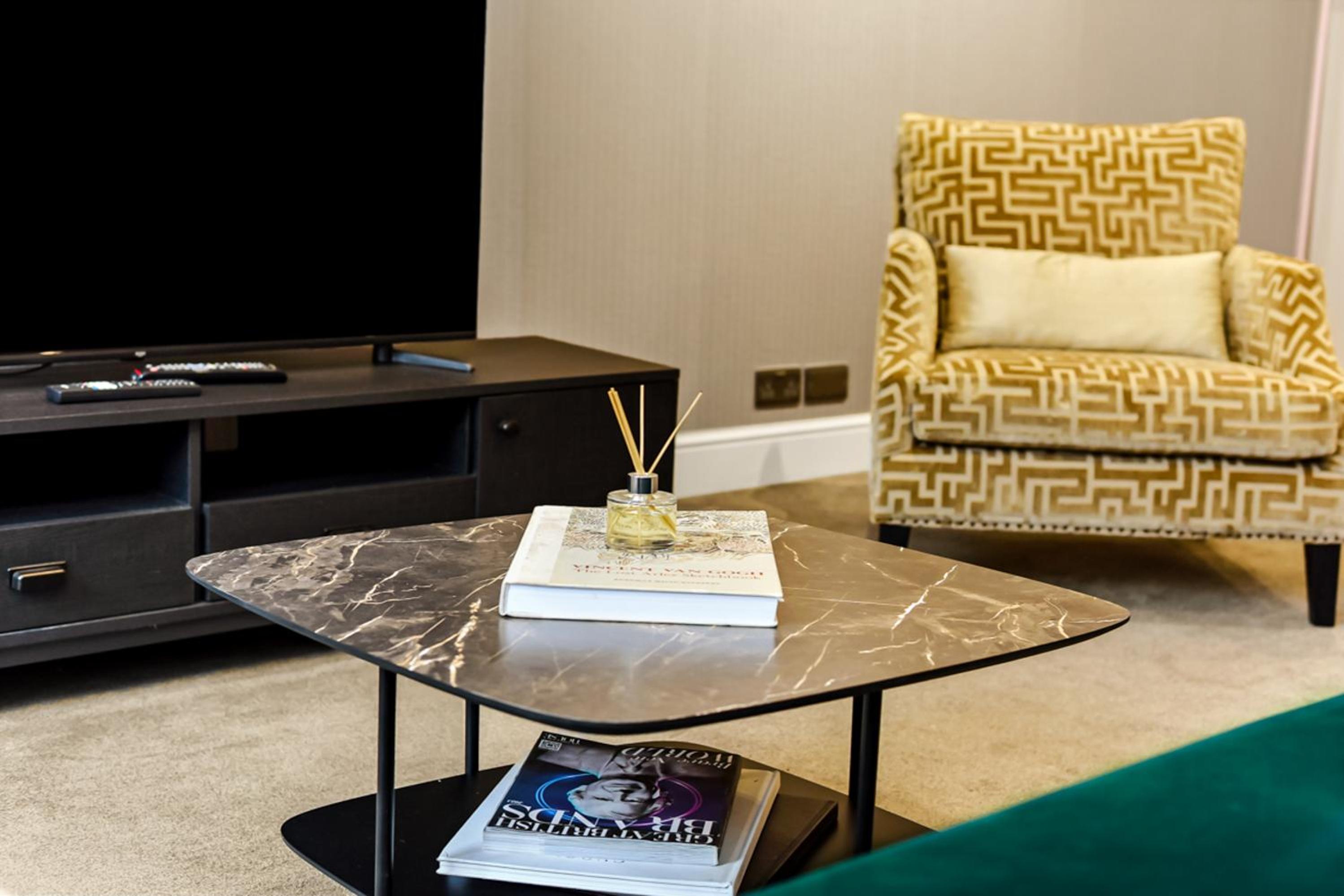 Mayfair Apartment with Private Terrace- 2 Bed