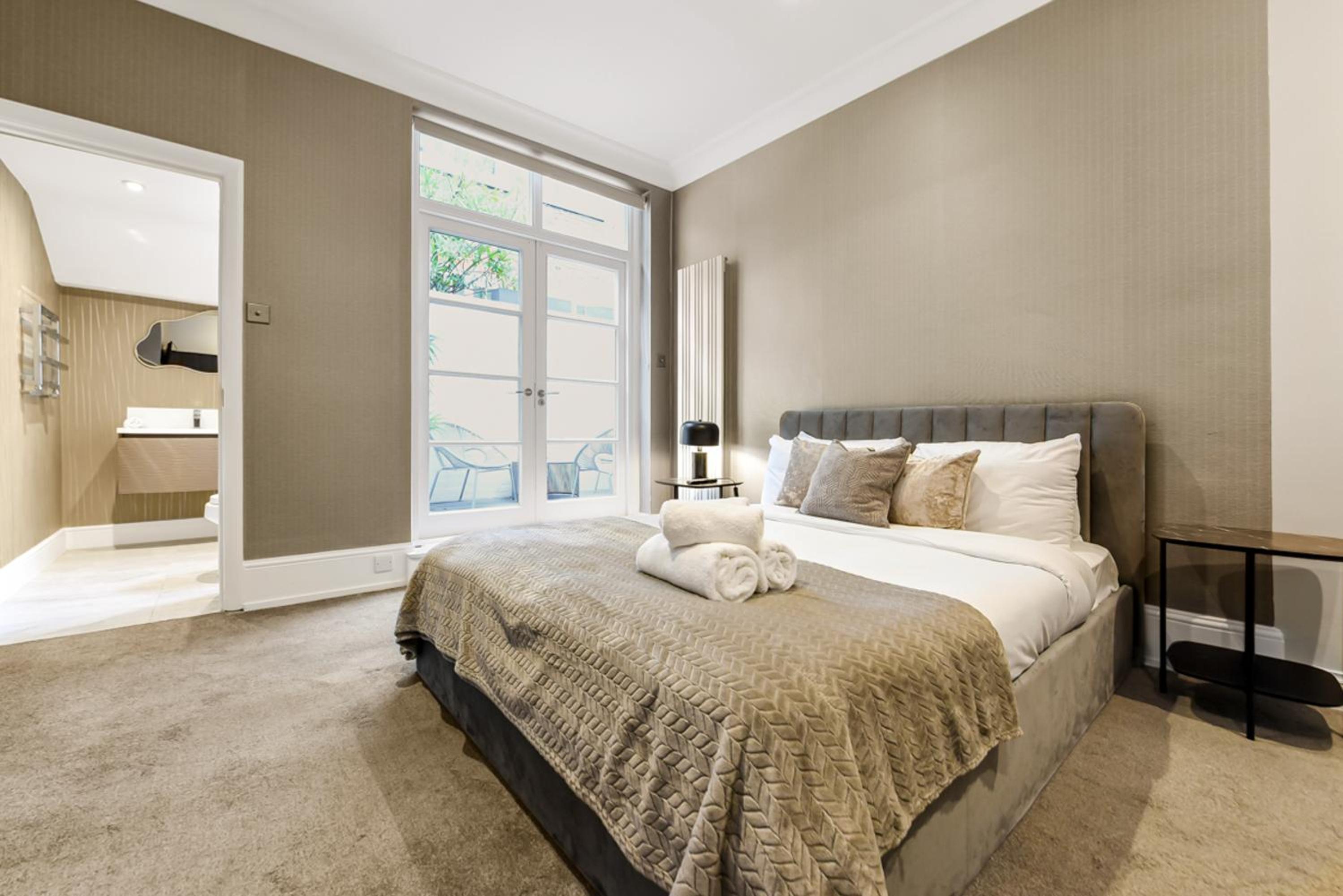 Mayfair Apartment with Private Terrace- 2 Bed