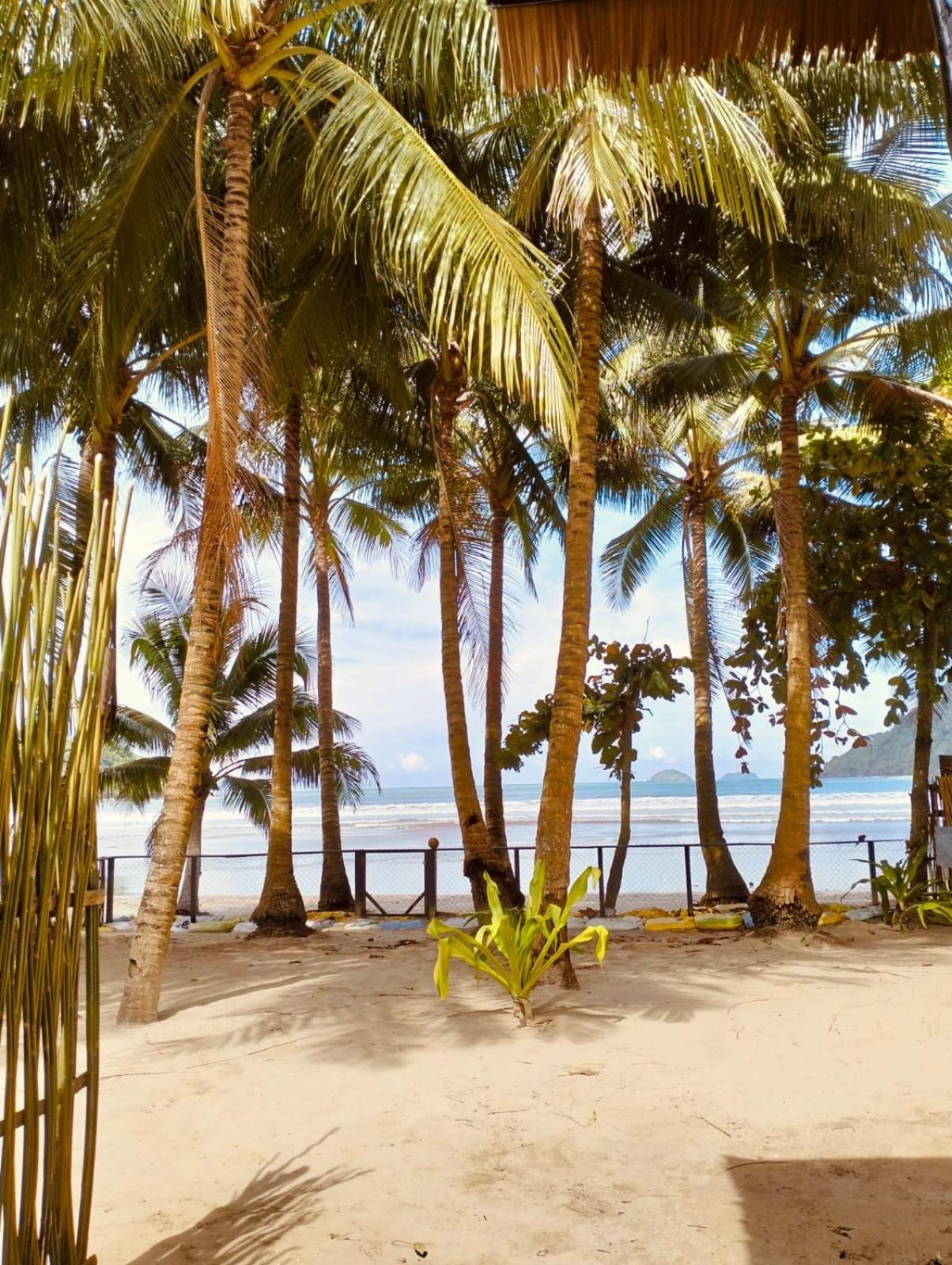 Beachfront Bungalows Bucana, El Nido