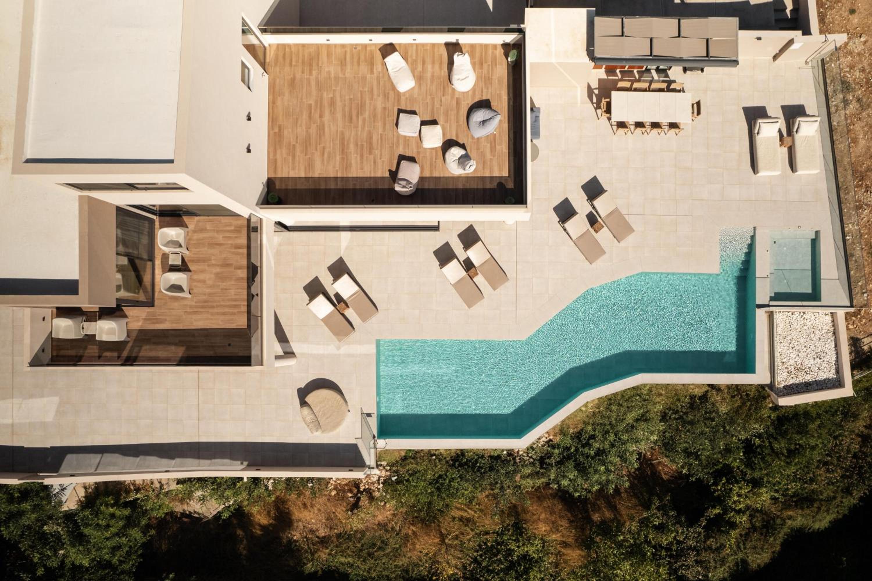 Aerial Villa - Award Winning Luxury Retreat