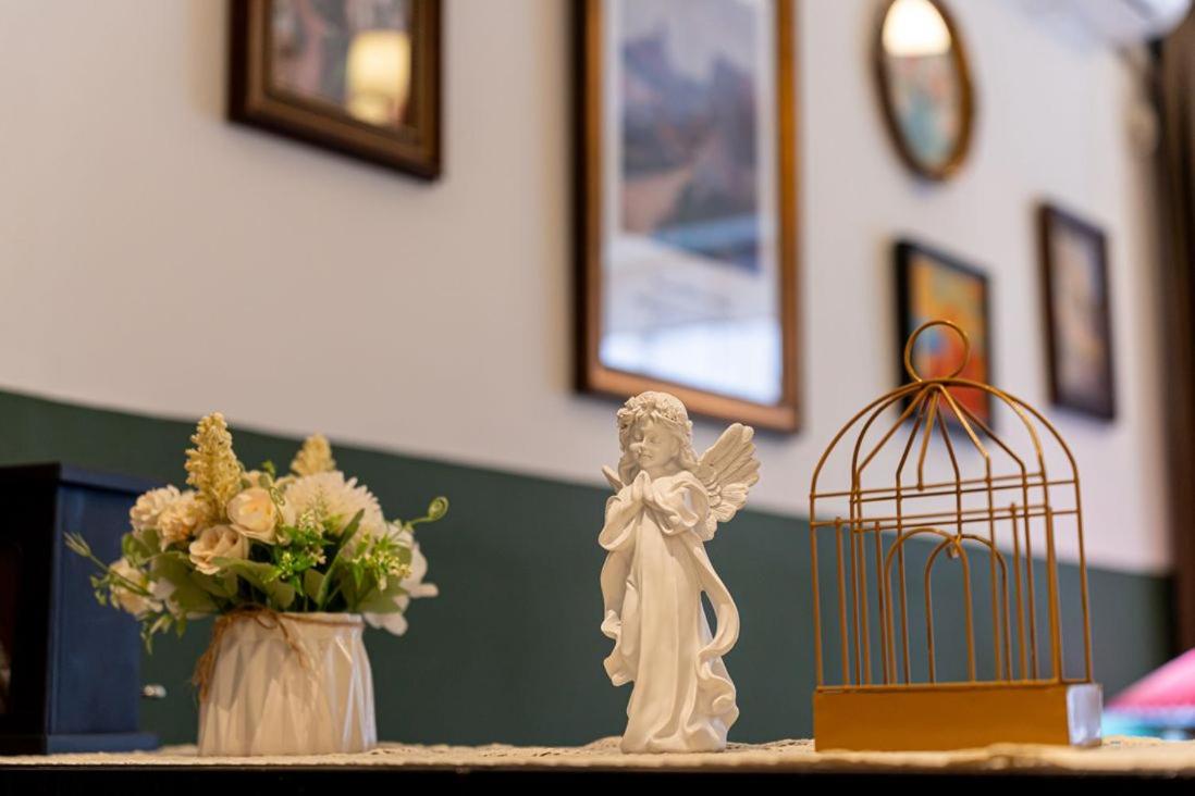 Shanghai Hills& Well-time Nanyang Charm BnB close to West Nanjing Rd and line 2 Jing'an Temple