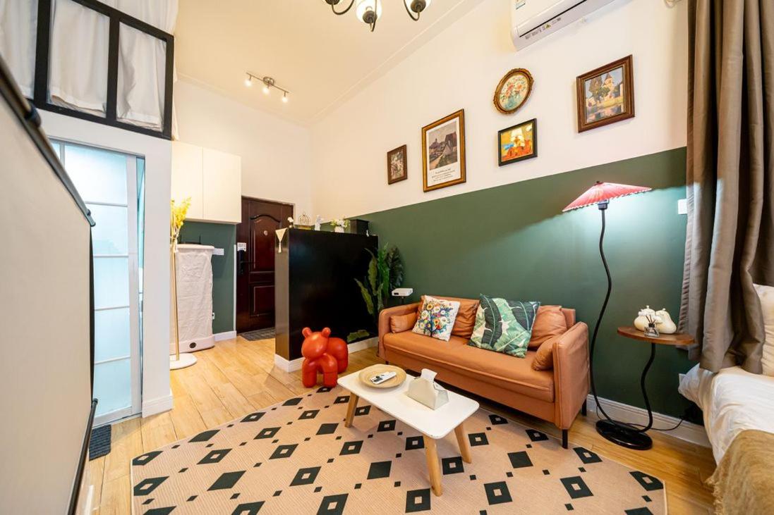 Shanghai Hills& Well-time Nanyang Charm BnB close to West Nanjing Rd and line 2 Jing'an Temple