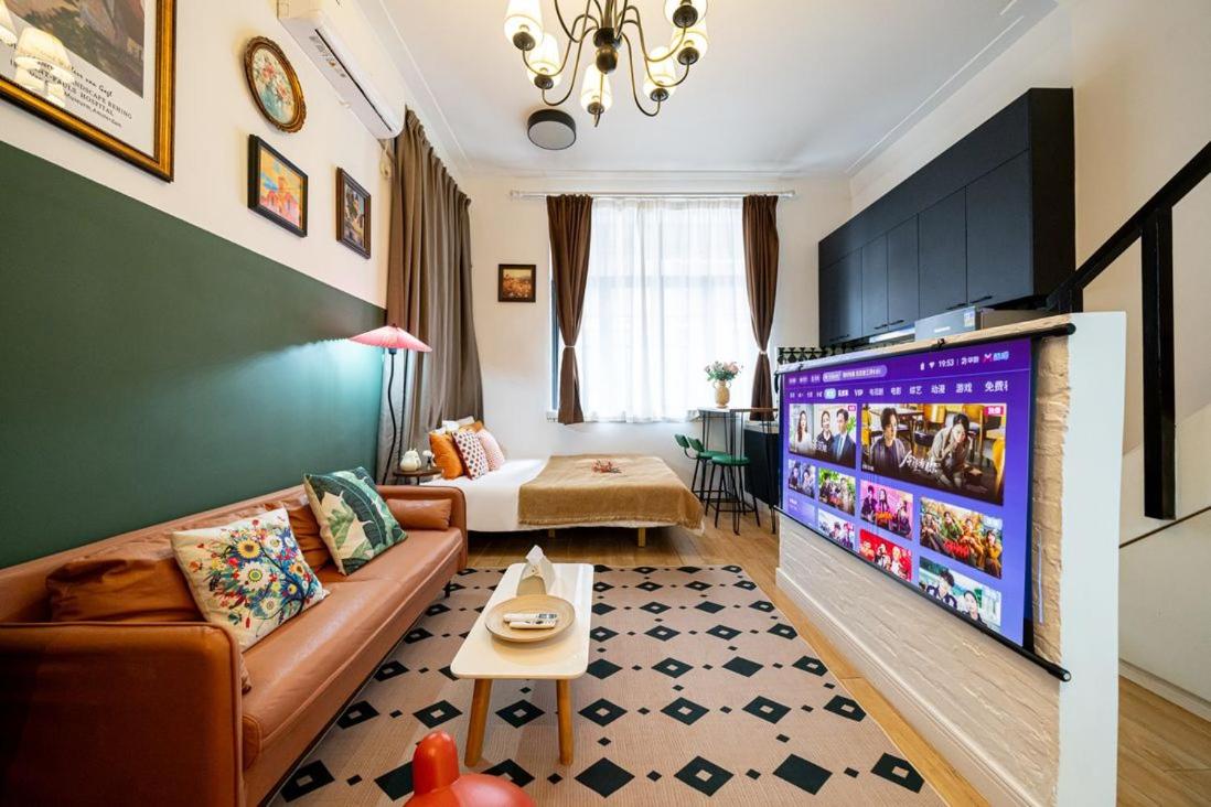 Shanghai Hills& Well-time Nanyang Charm BnB close to West Nanjing Rd and line 2 Jing'an Temple — Shanghai