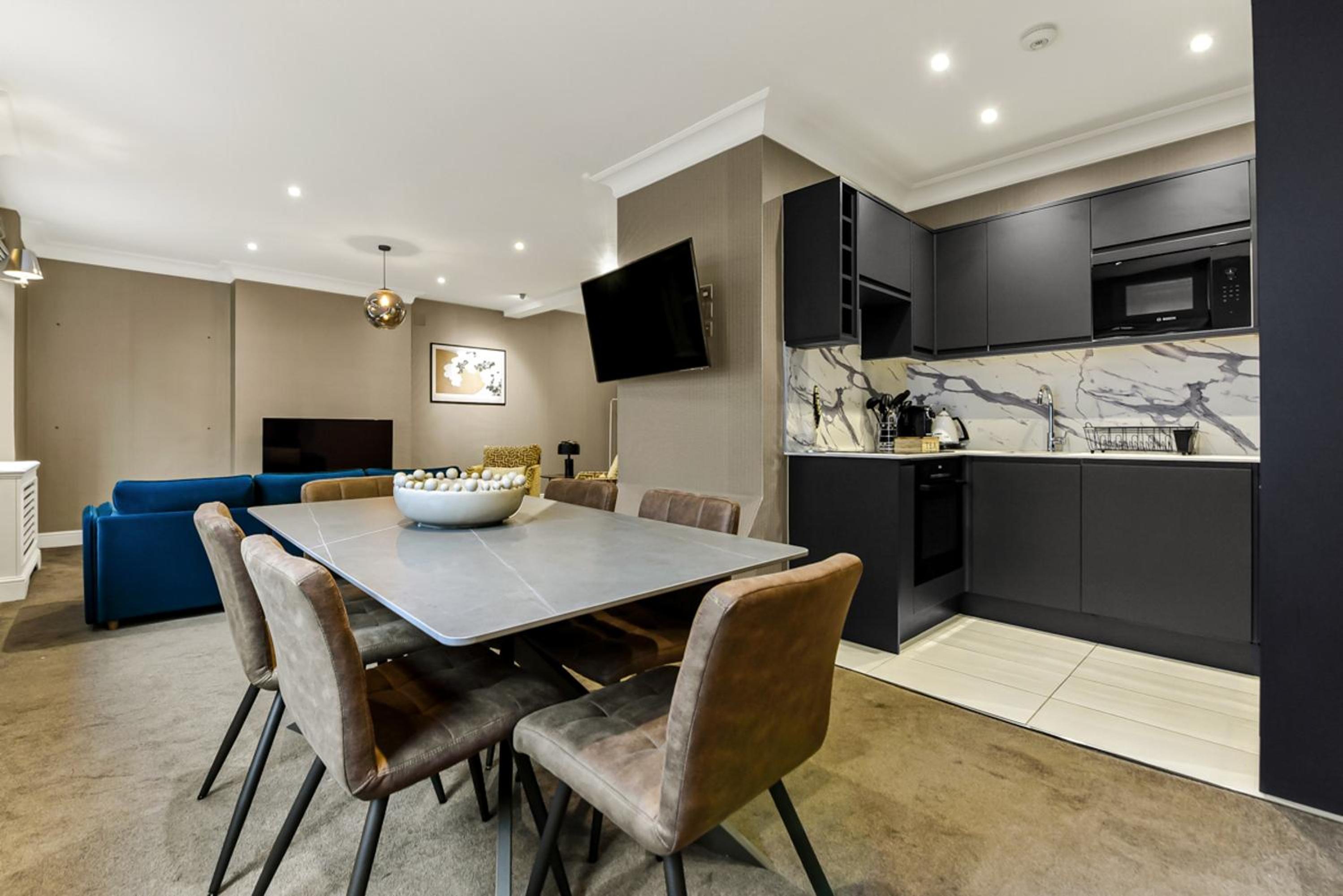 Mayfair Apartment with Private Terrace- 2 Bed