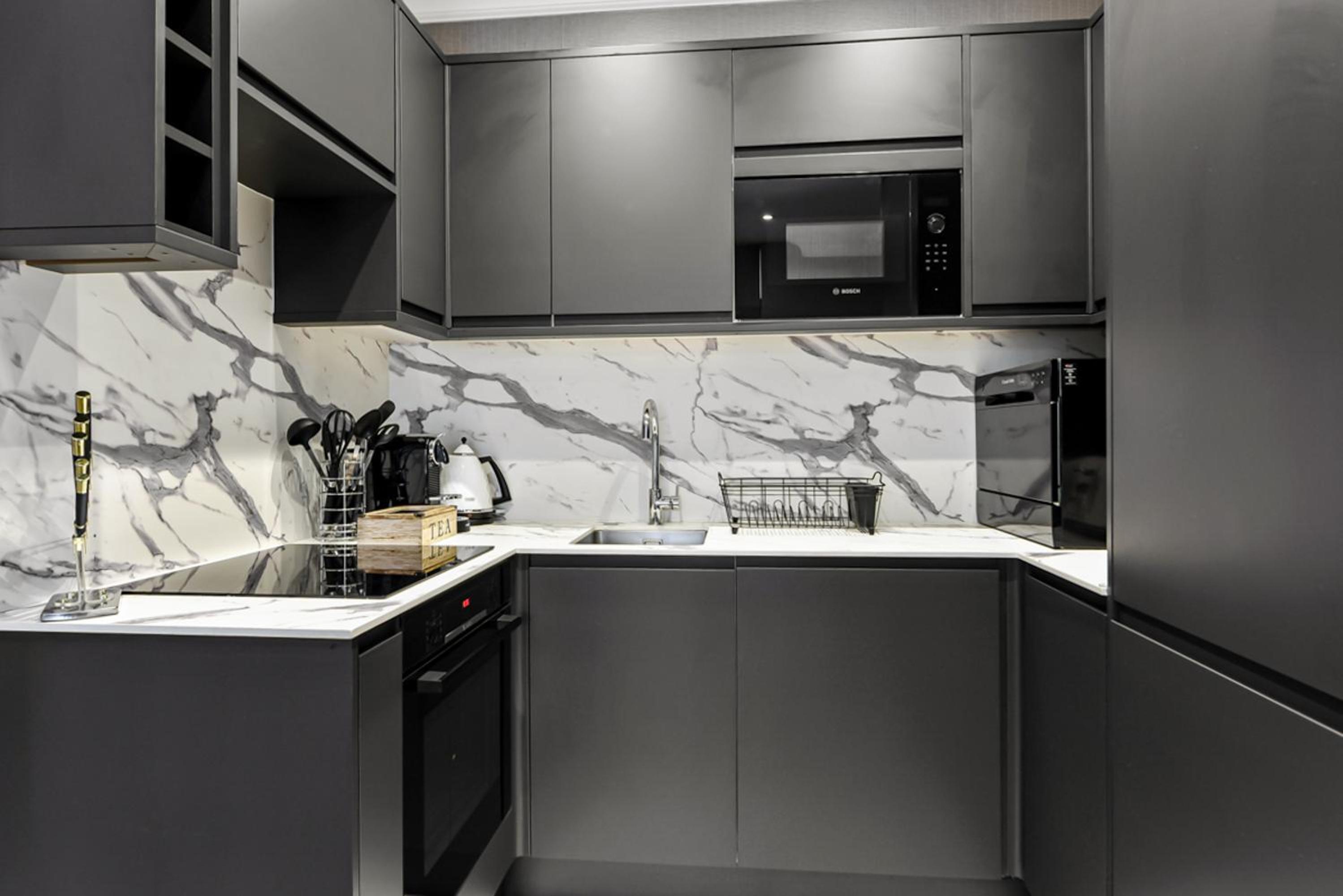 Mayfair Apartment with Private Terrace- 2 Bed