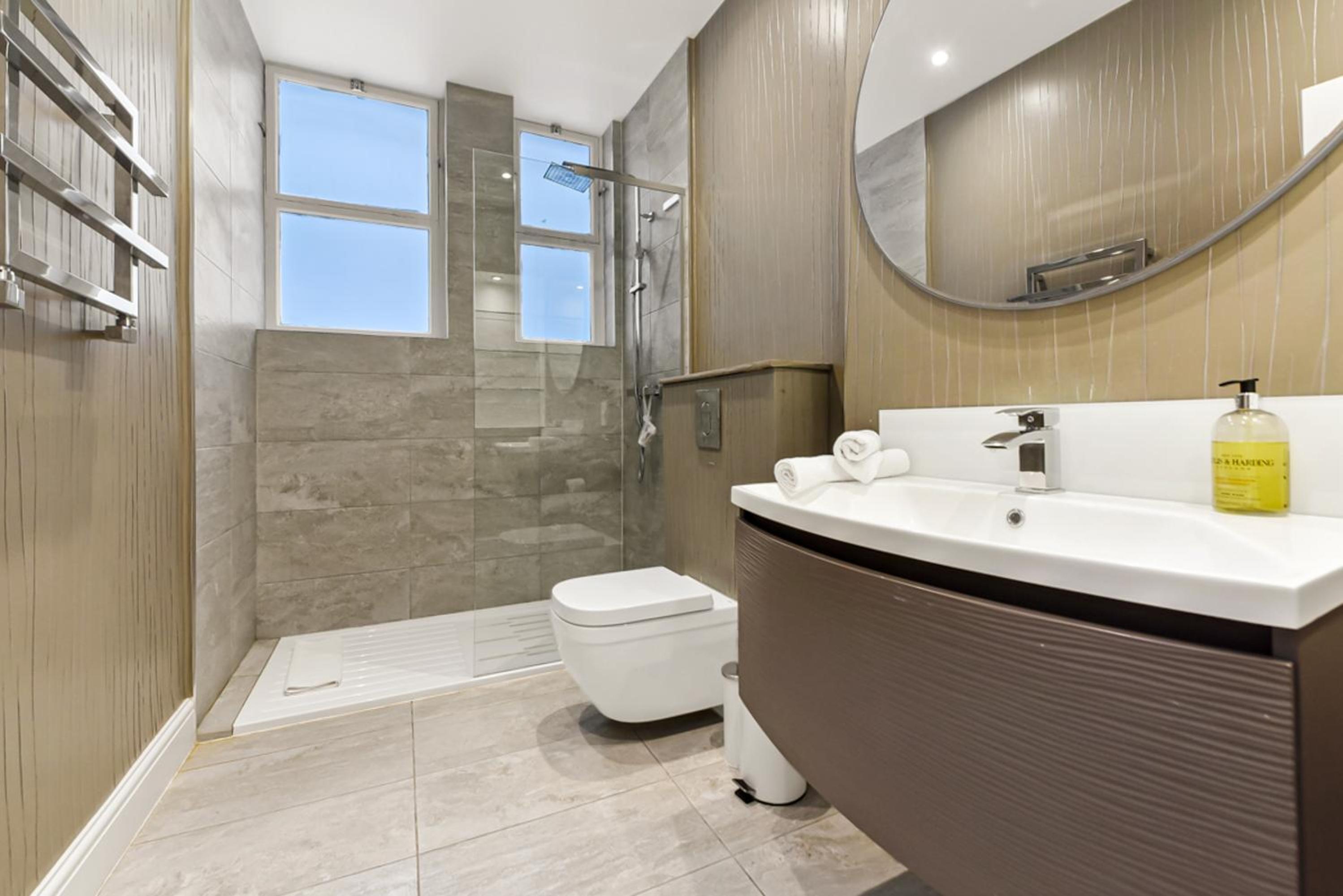 Mayfair Apartment with Private Terrace- 2 Bed