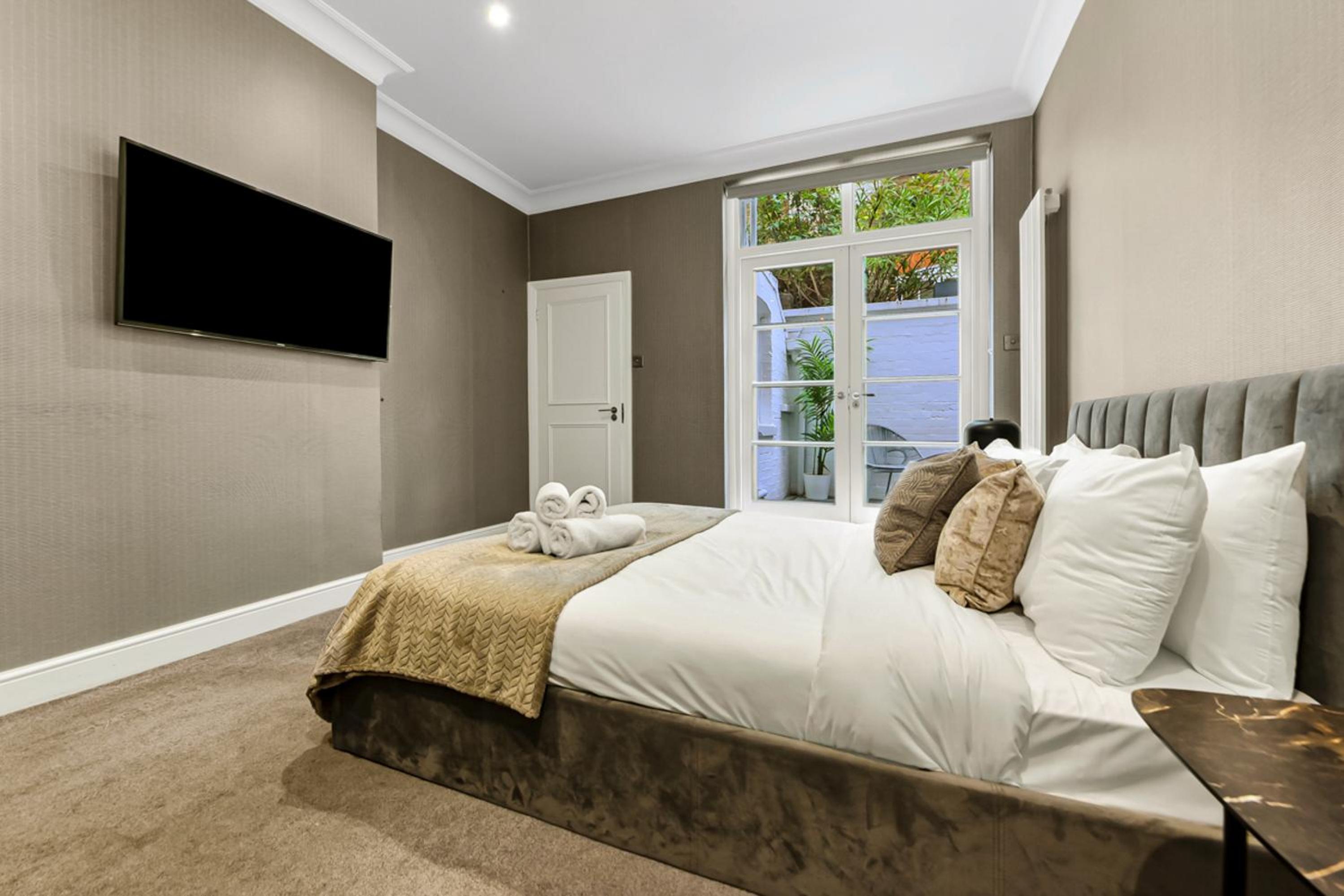 Mayfair Apartment with Private Terrace- 2 Bed