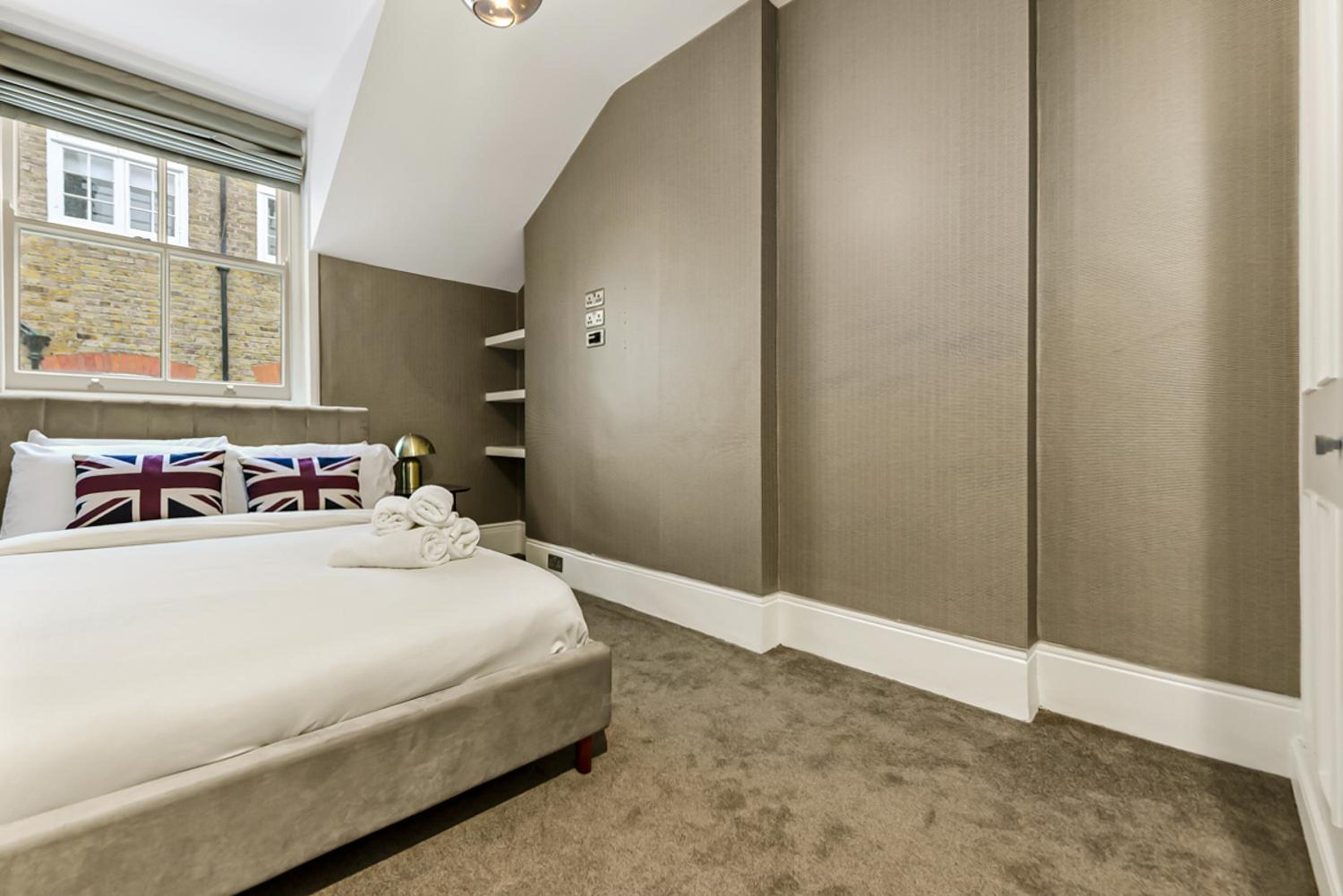 Mayfair Apartment with Private Terrace- 2 Bed