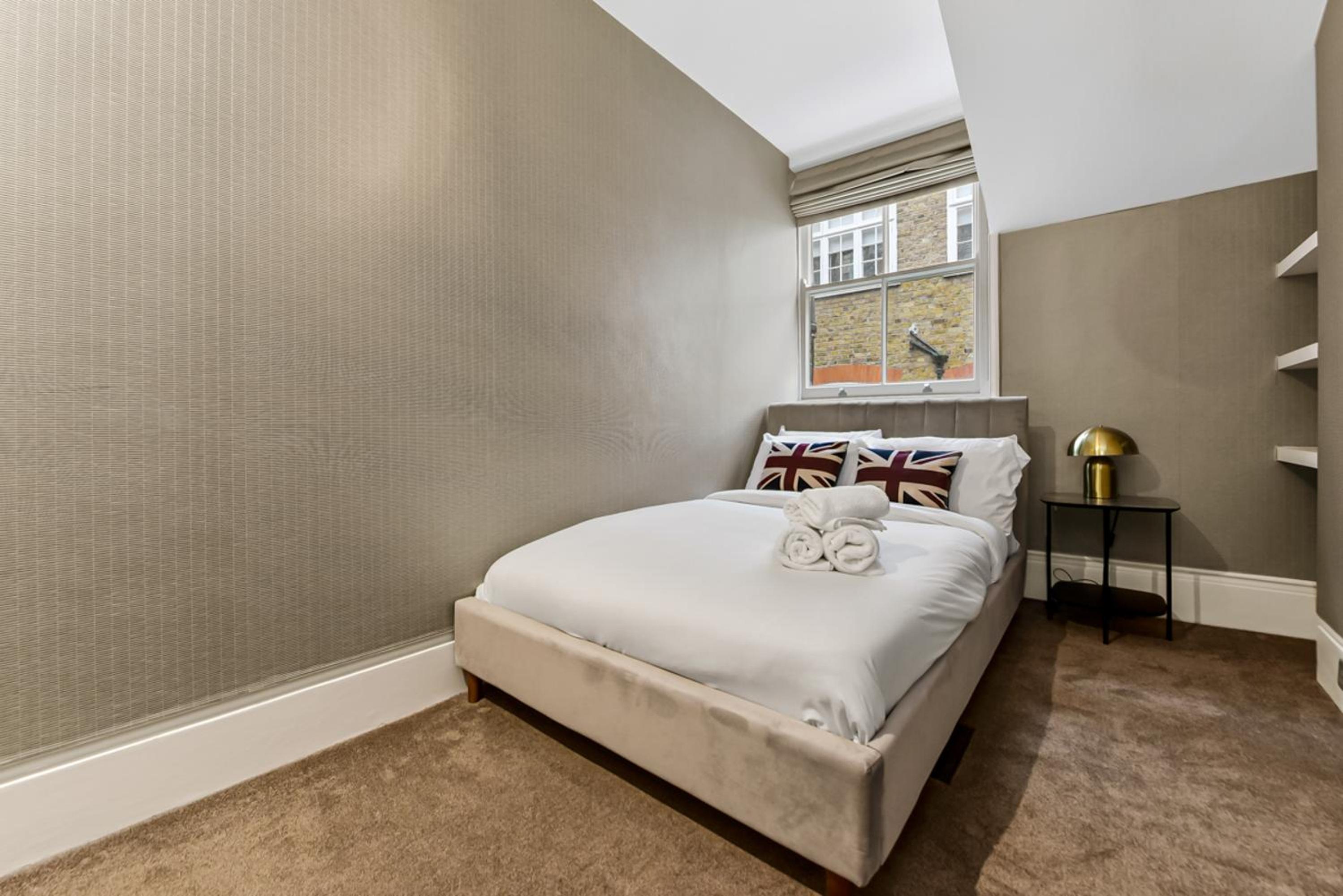 Mayfair Apartment with Private Terrace- 2 Bed