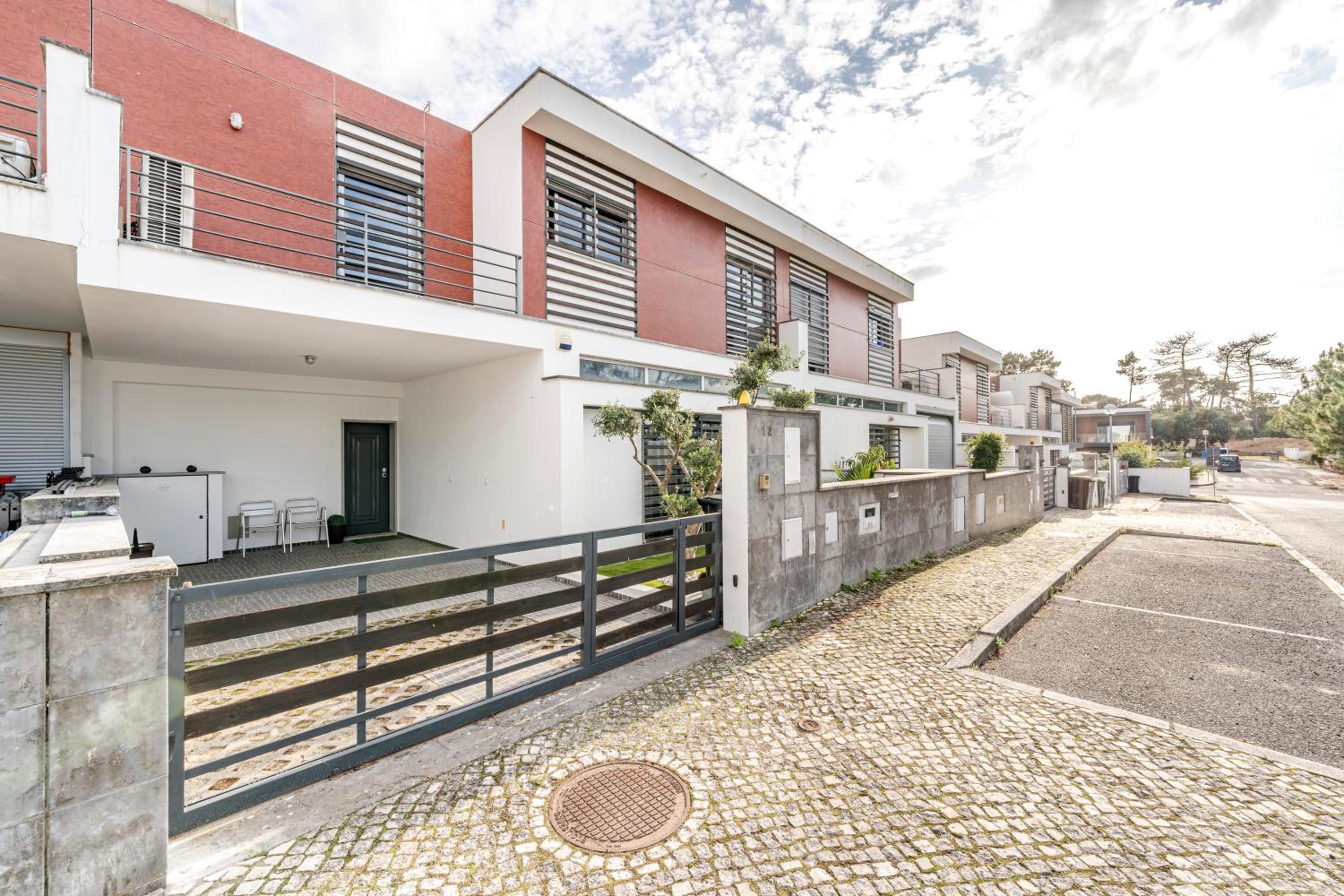 Serra e Mar Refuge in Sesimbra - Family Friendly home near the Arrábida Beachs view 3