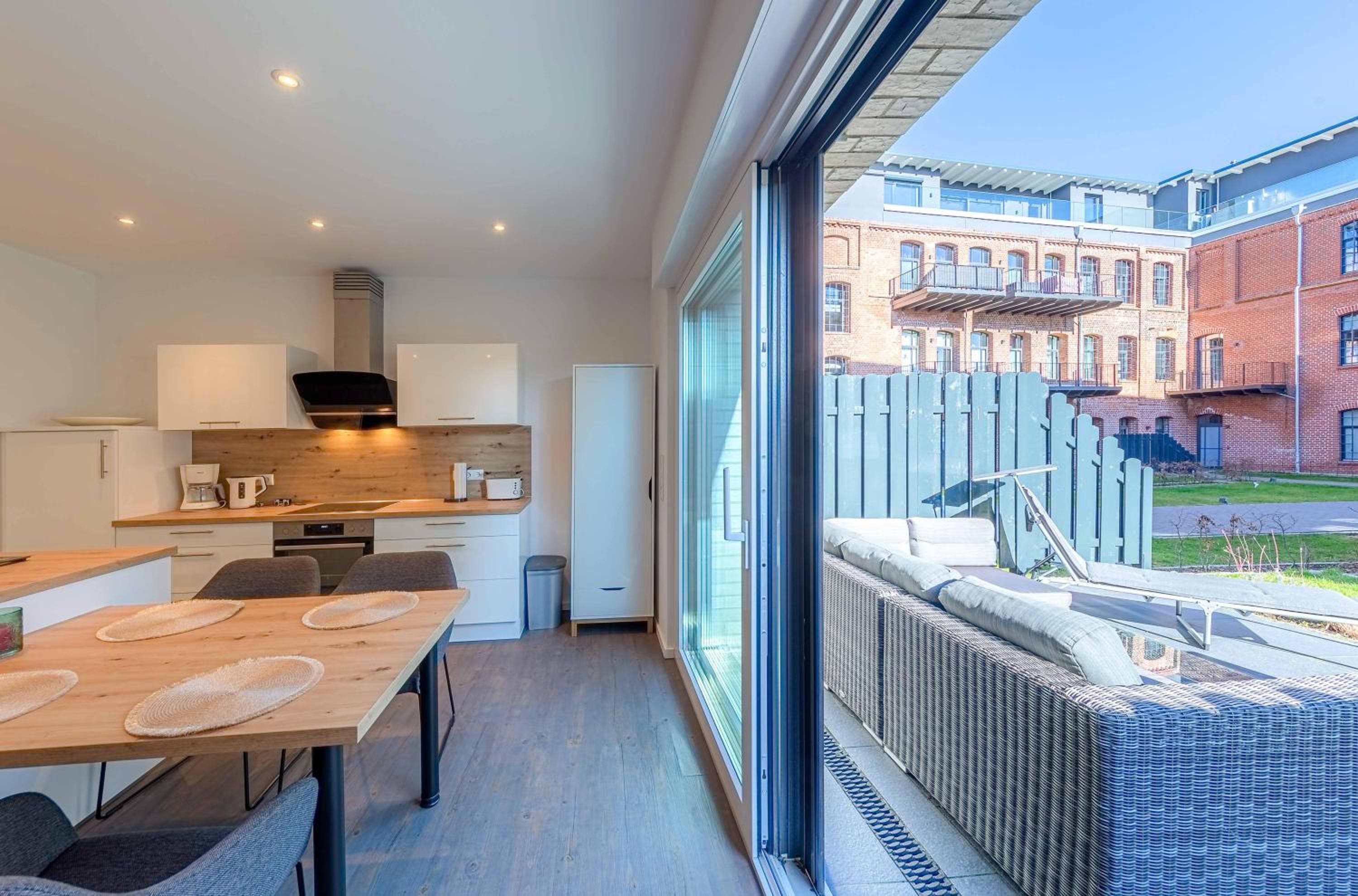 Apartment Sebastian - Elegantes Domizil mit Stegzugang, Terrasse & Altstadtnähe