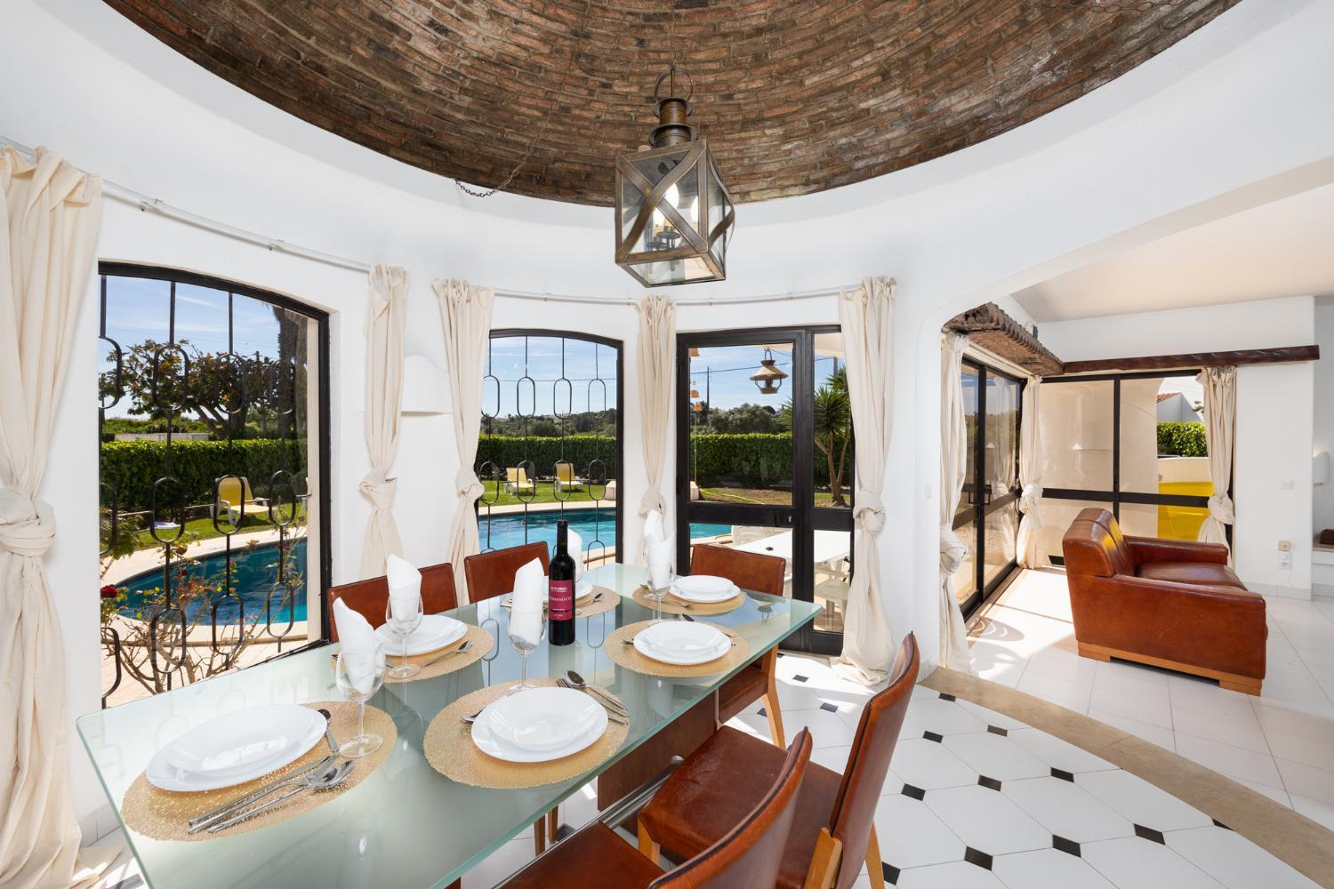 Villa Veiguinha en Galé — dining