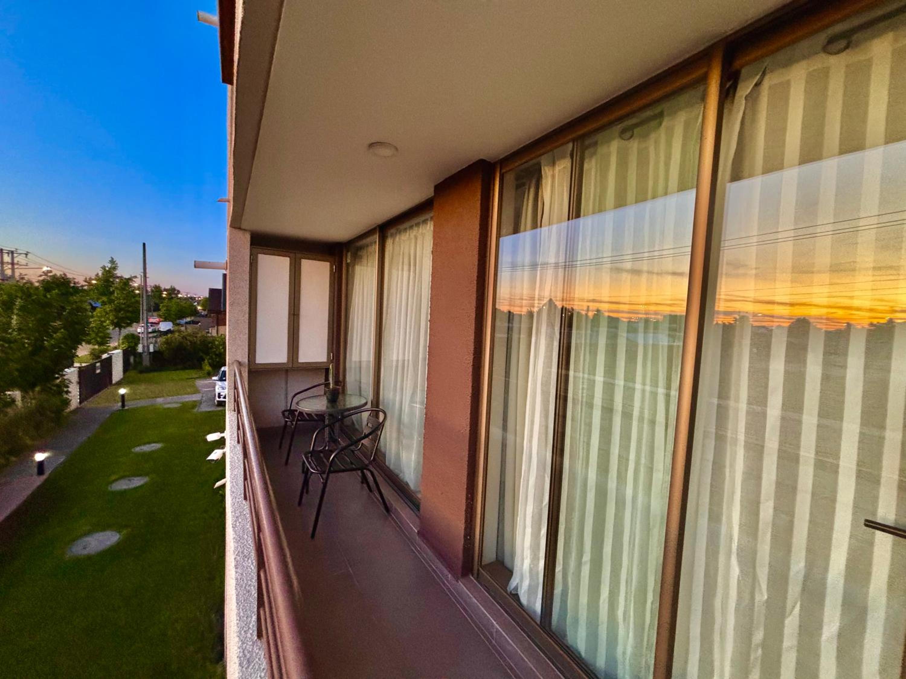 Moderno depa ideal para pareja con A-C y Parking