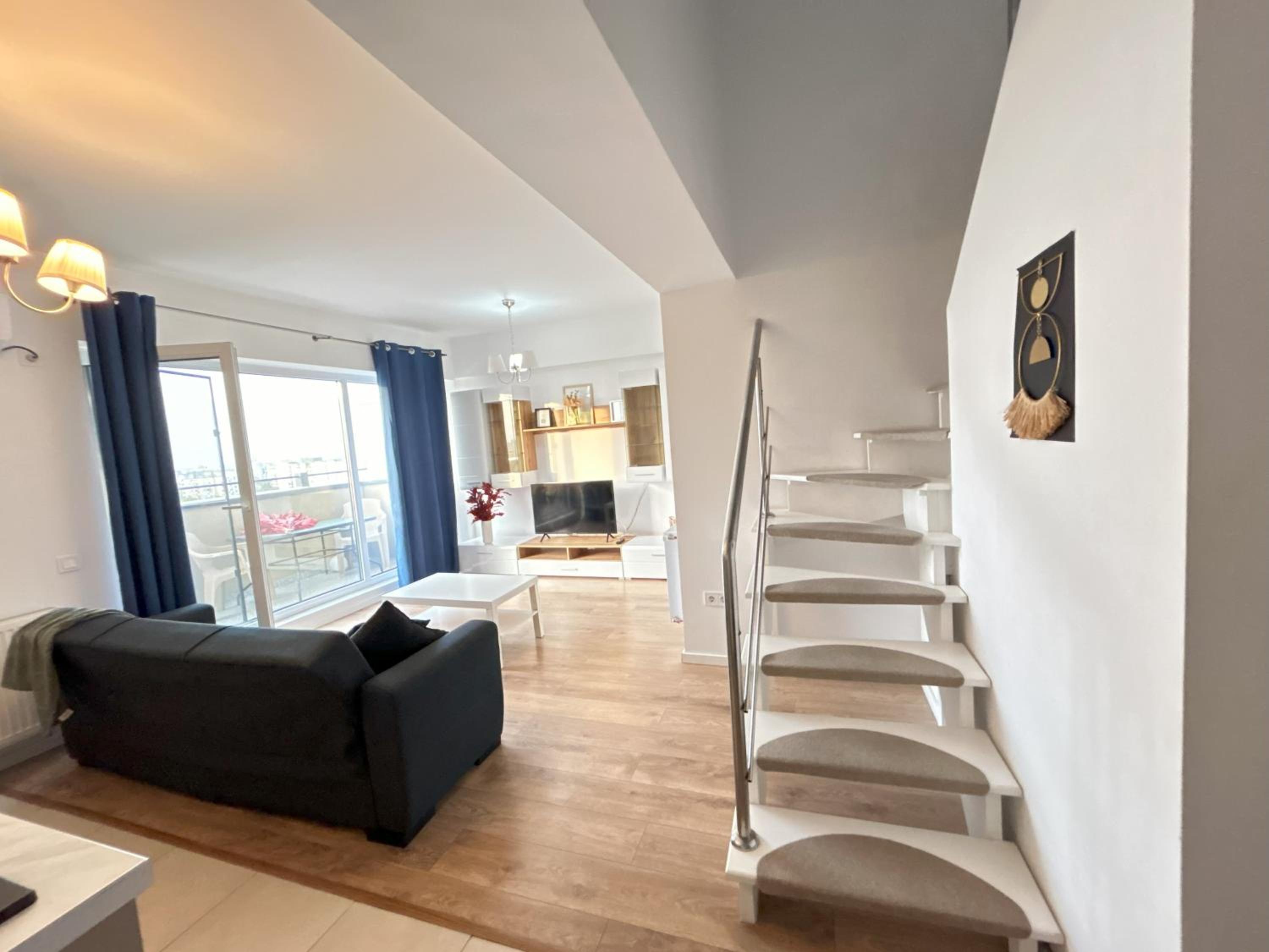 Elegant Premium Apartment with Panoramic Views - 10