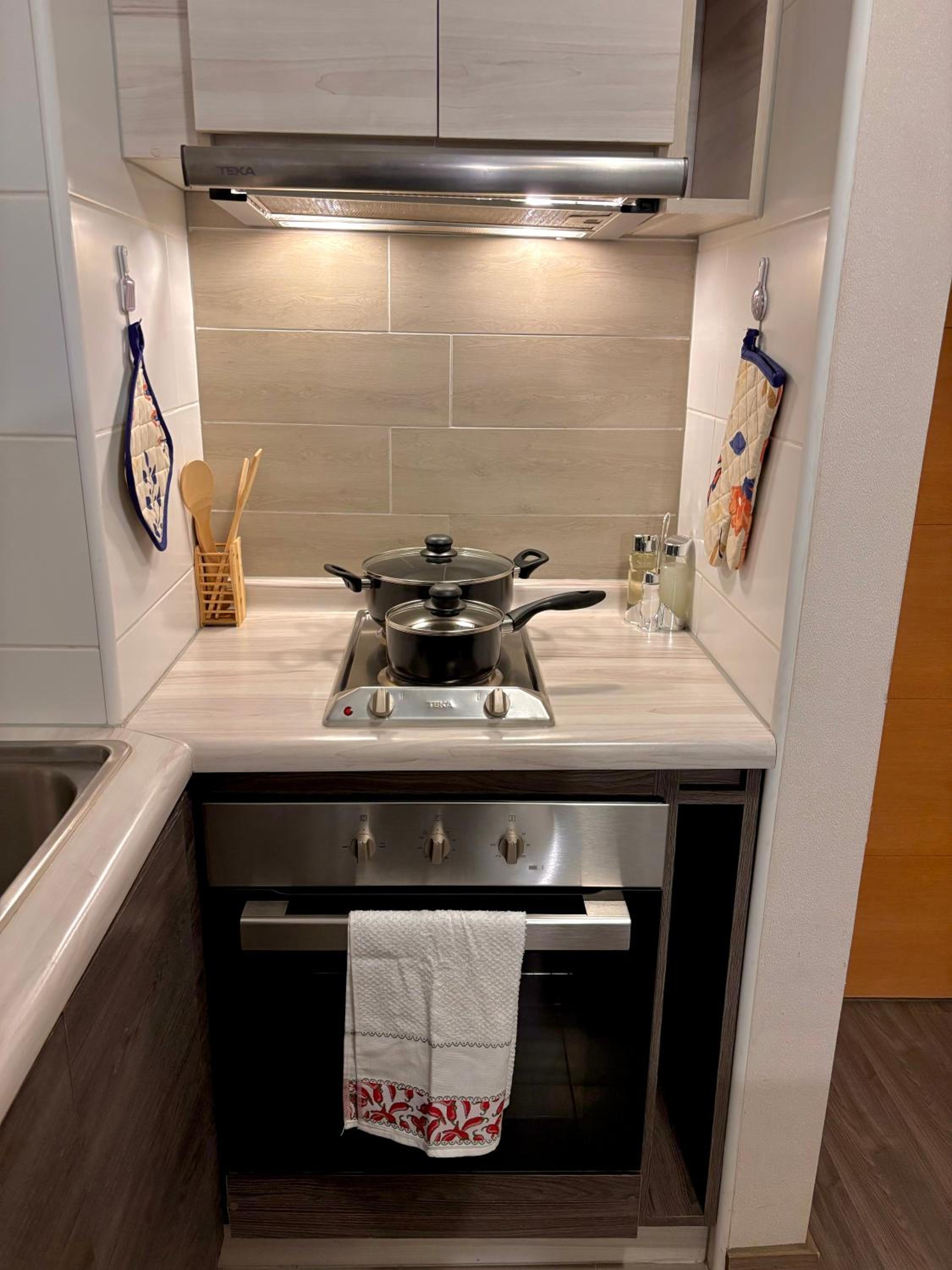 Moderno depa ideal para pareja con A-C y Parking