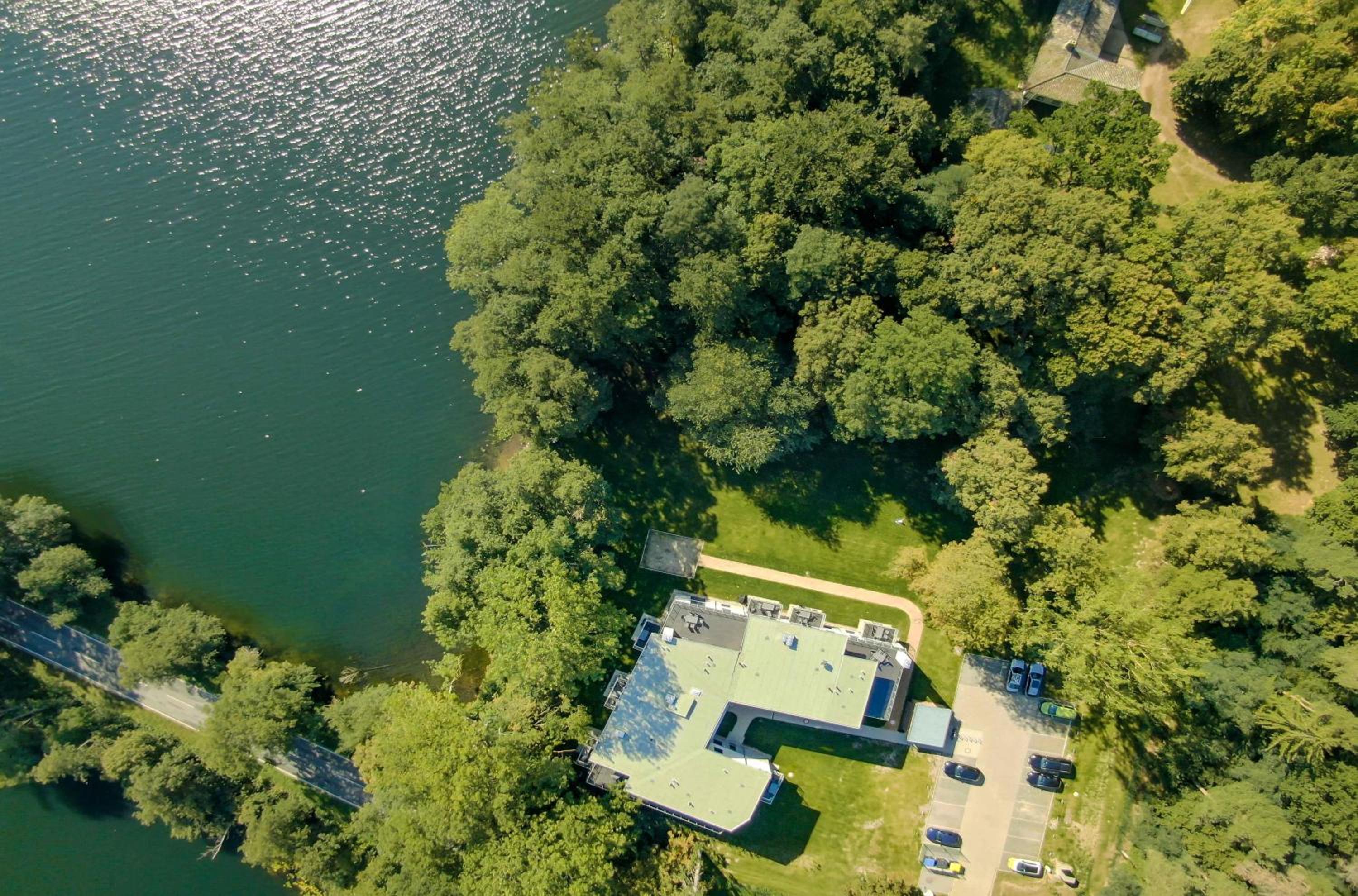 Sonnengruß - Stilvolles Apartment mit Balkon, Kamin & Wellness-Flair am Krakower See