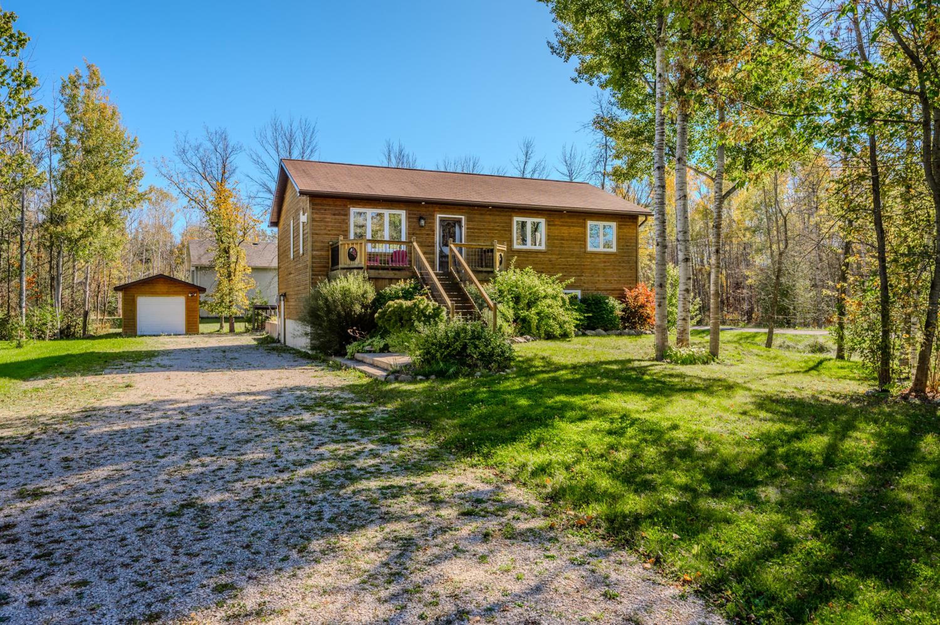 Black Bear - Cozy 4-Season Cottage w Hot Tub