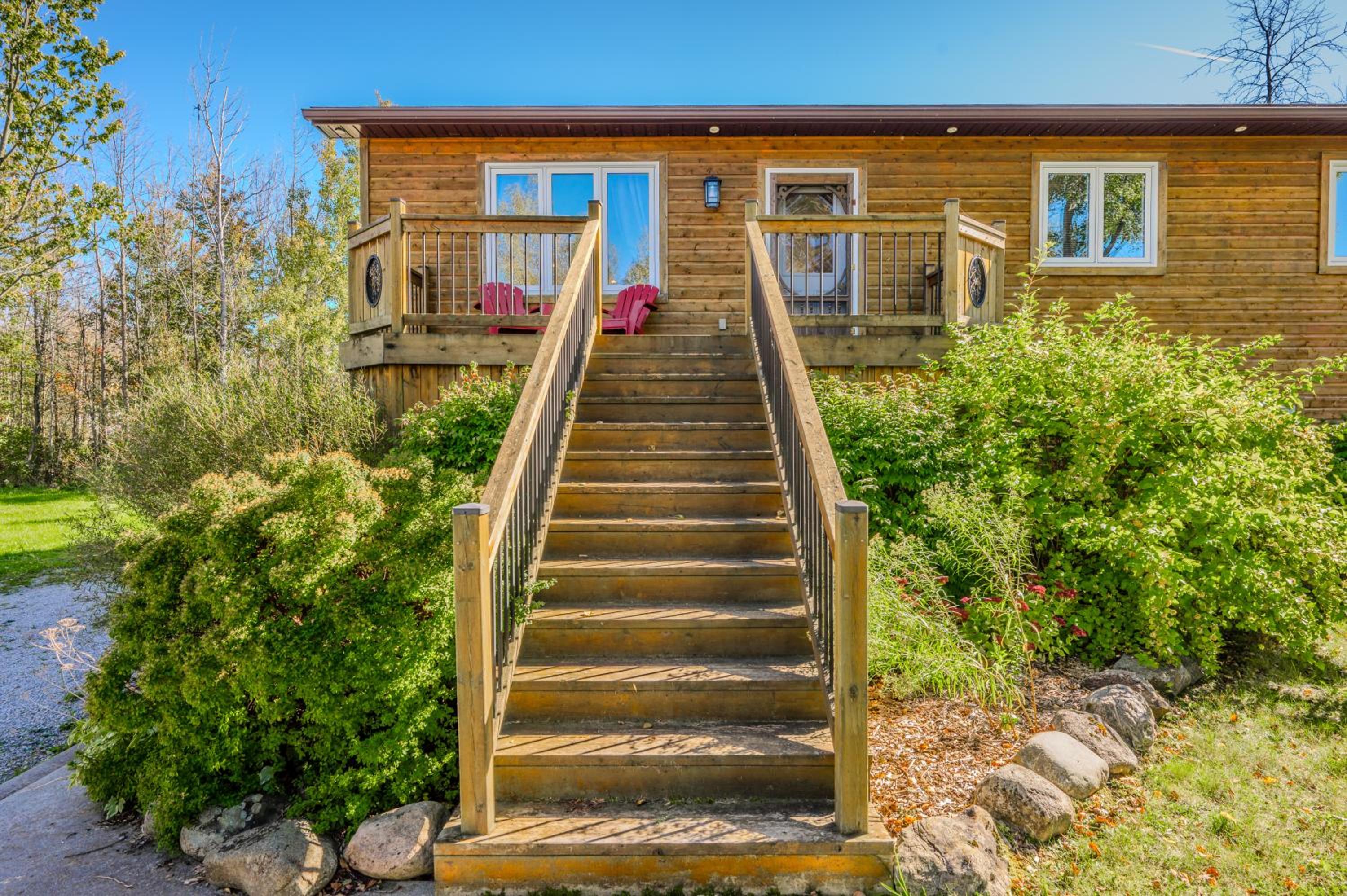 Black Bear - Cozy 4-Season Cottage w Hot Tub