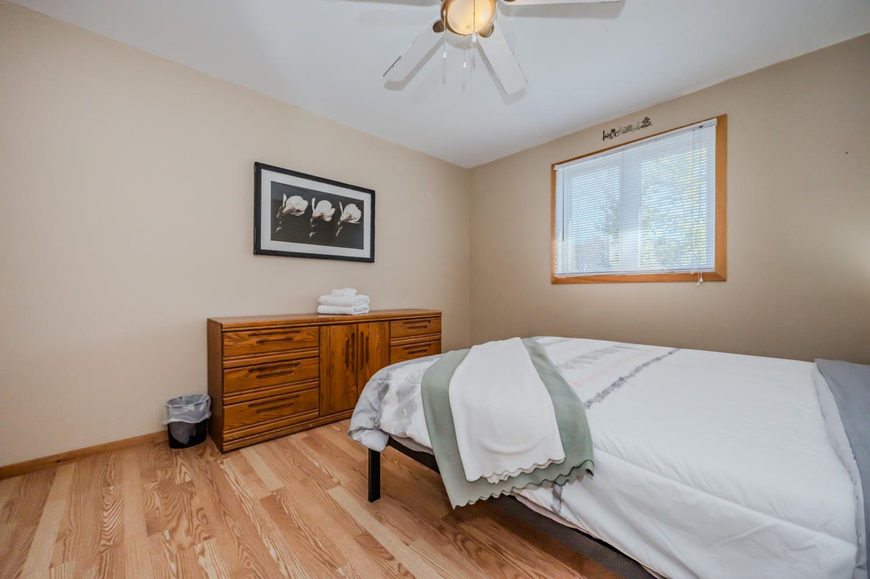 Black Bear - Cozy 4-Season Cottage w Hot Tub