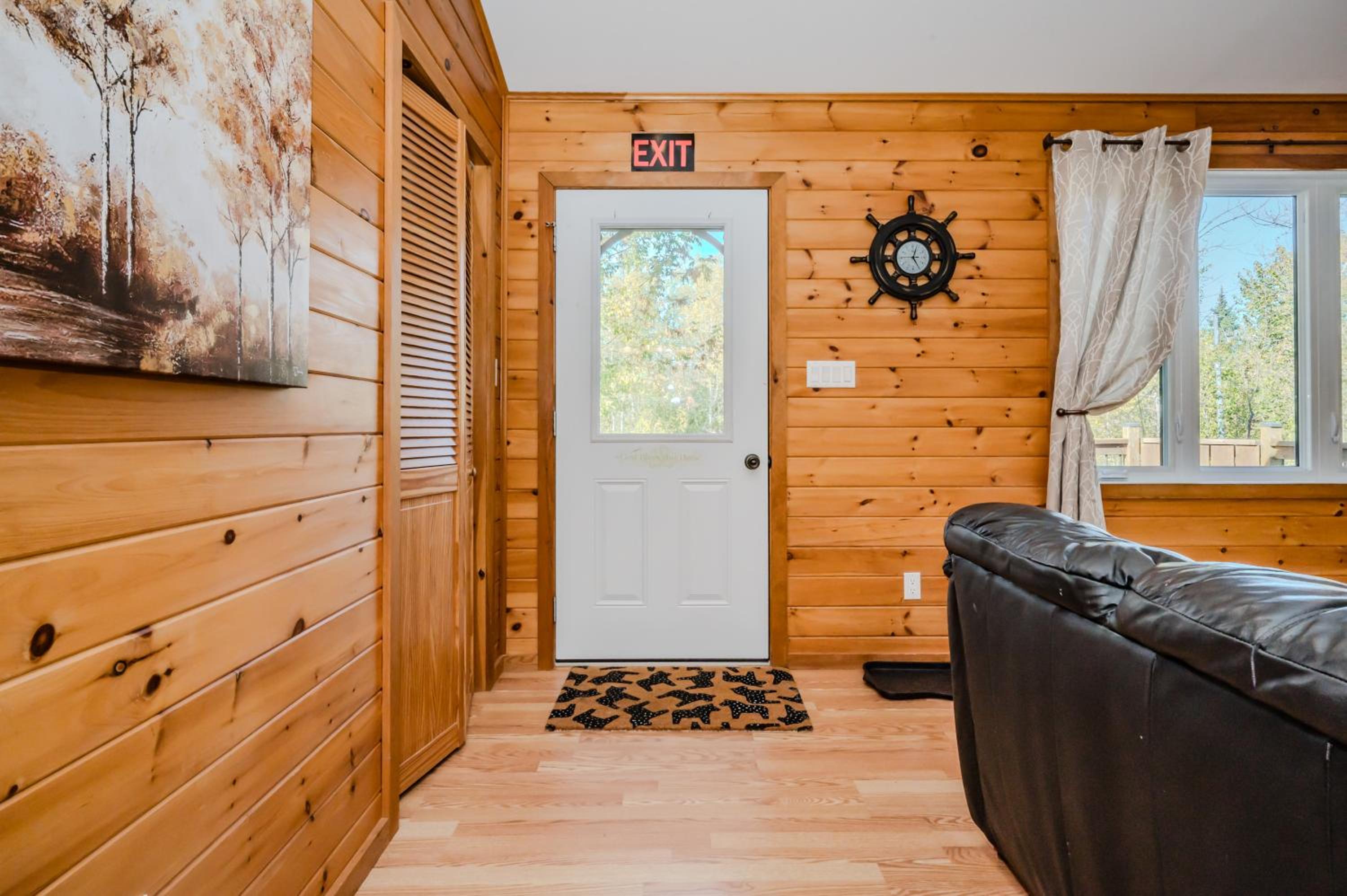 Black Bear - Cozy 4-Season Cottage w Hot Tub