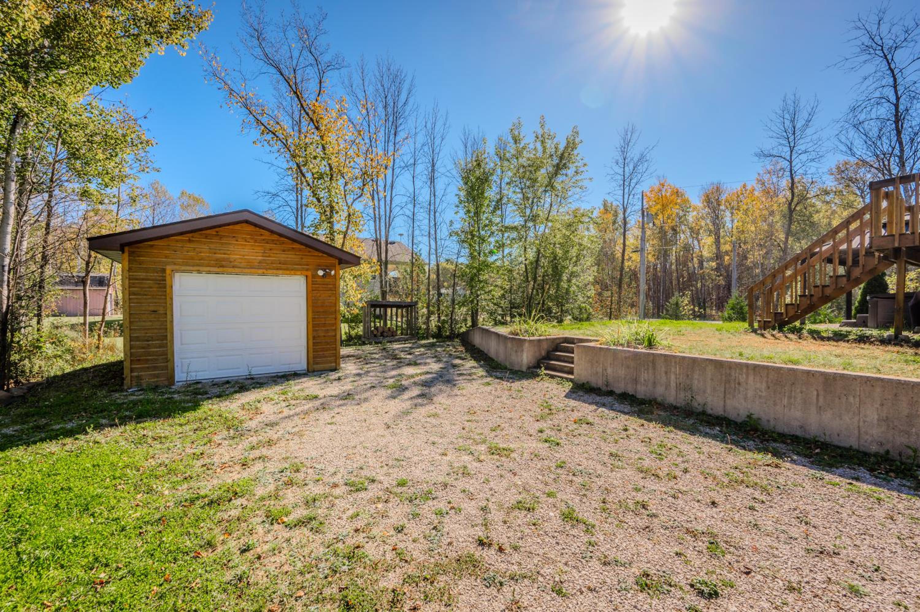 Black Bear - Cozy 4-Season Cottage w Hot Tub