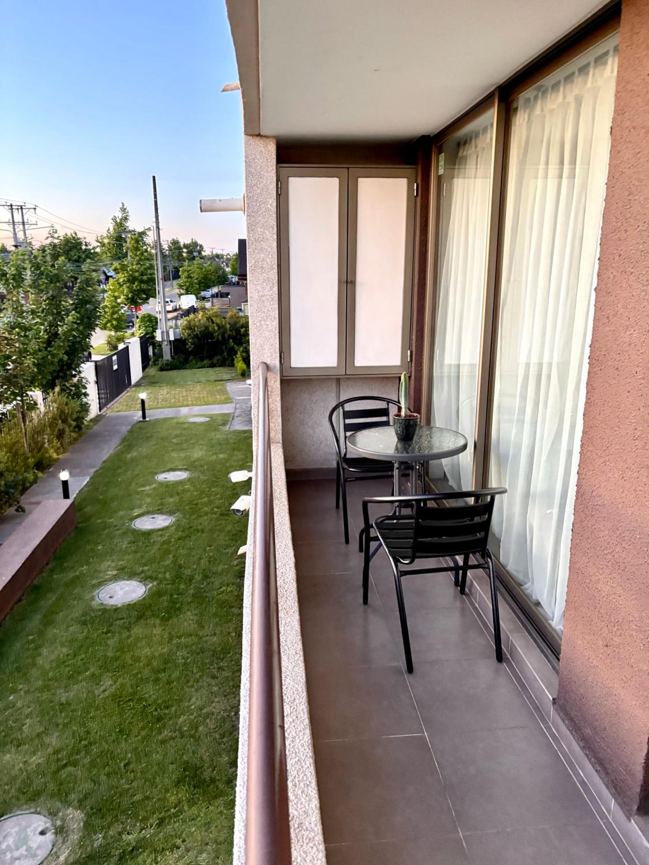 Moderno depa ideal para pareja con A-C y Parking