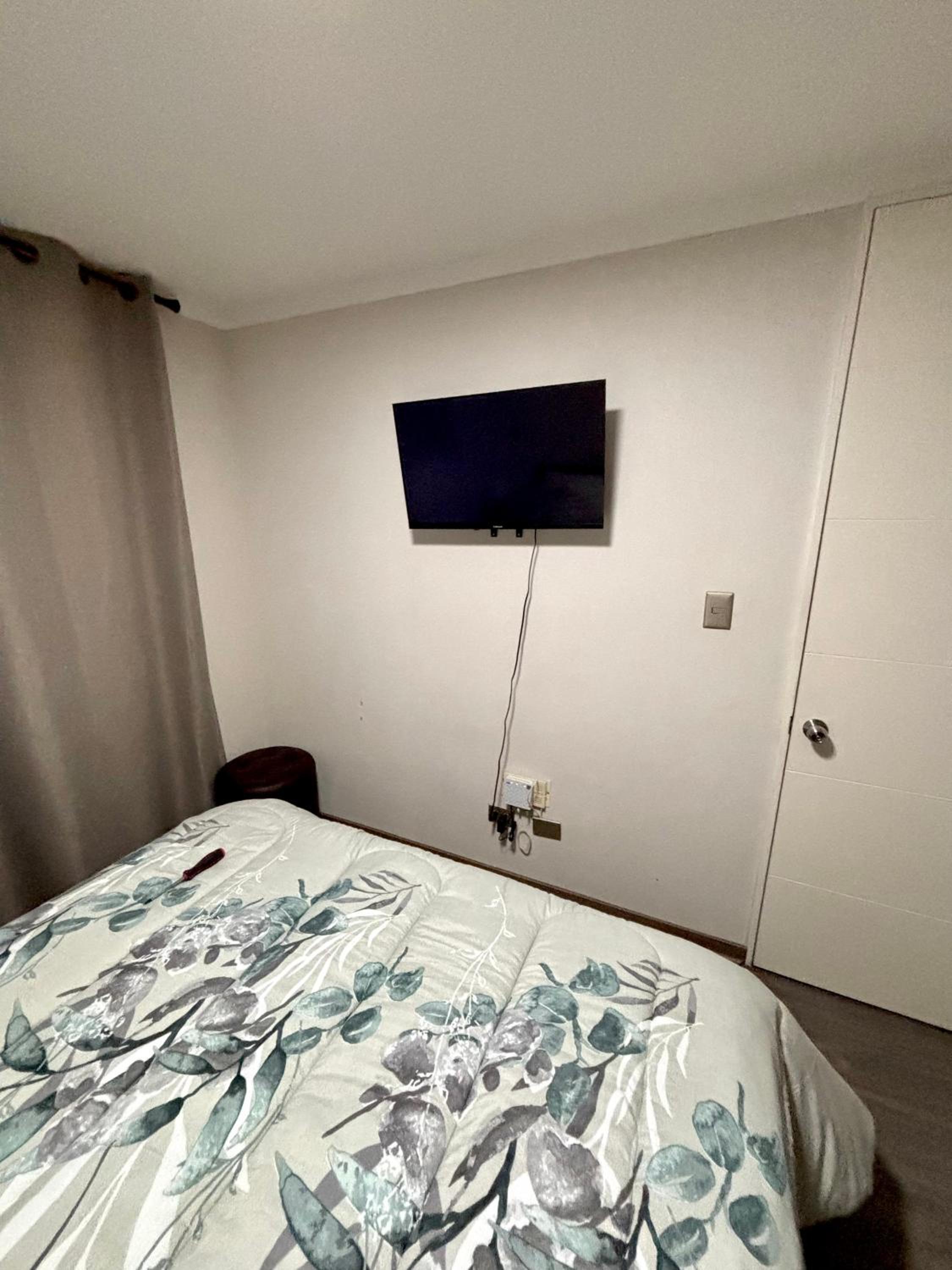 Moderno depa ideal para pareja con A-C y Parking