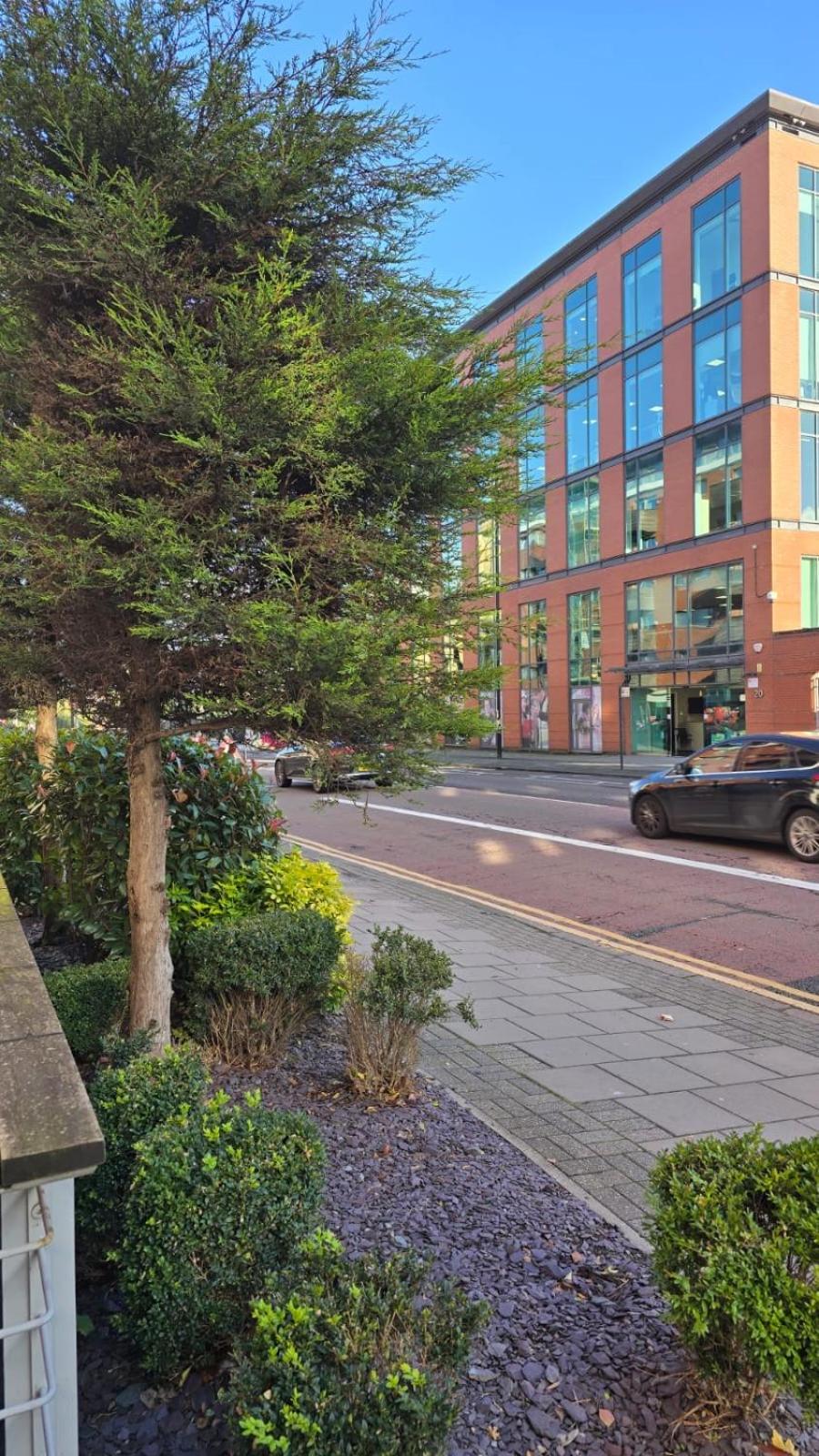 Luxury Green 1 Bed City Centre Apartment close to Mailbox,Bullring, Broad Street for Leisure and Families view 2