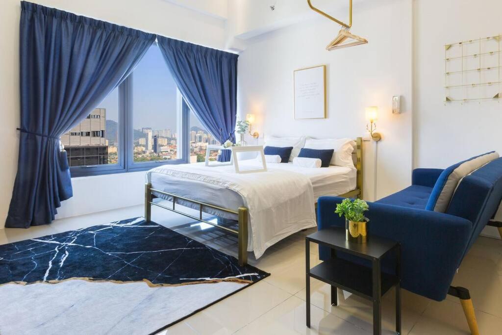 Navy Studio at Tropicana 218 at Central Location & Food Hunt Friendly photo 1