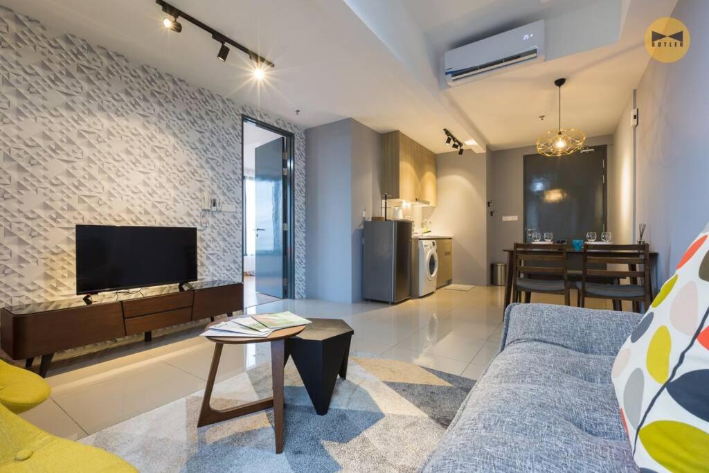 Seaview Sunrise 1BR at Tropicana 218 at Central Location & Food Hunt Friendly view 2