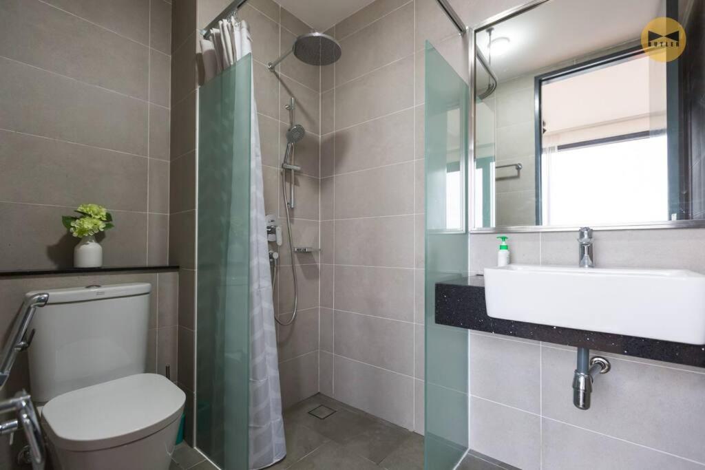 Seaview Sunrise 1BR at Tropicana 218 at Central Location & Food Hunt Friendly view 5