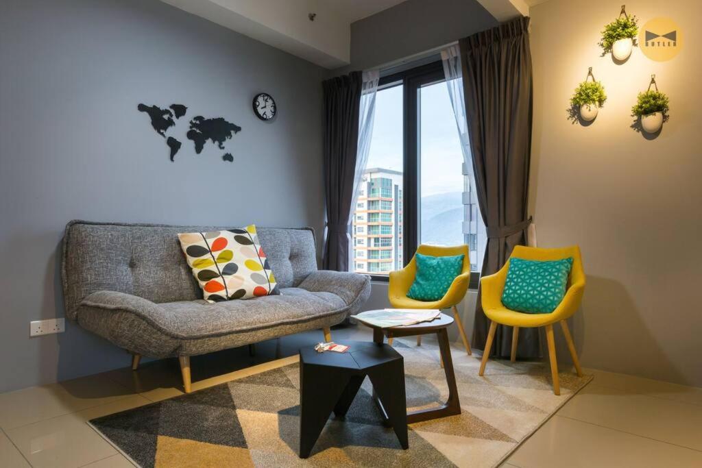 Seaview Sunrise 1BR at Tropicana 218 at Central Location & Food Hunt Friendly photo 3