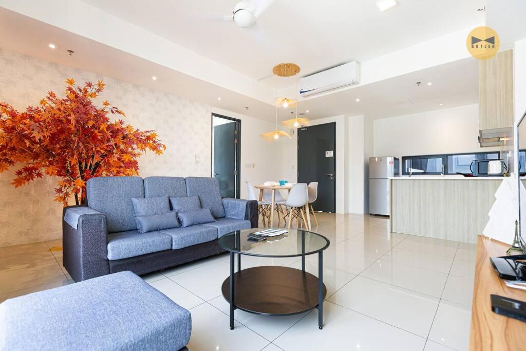 Spacious 3BR in Tropicana 218 at Central Location & Food Hunt Friendly photo 2