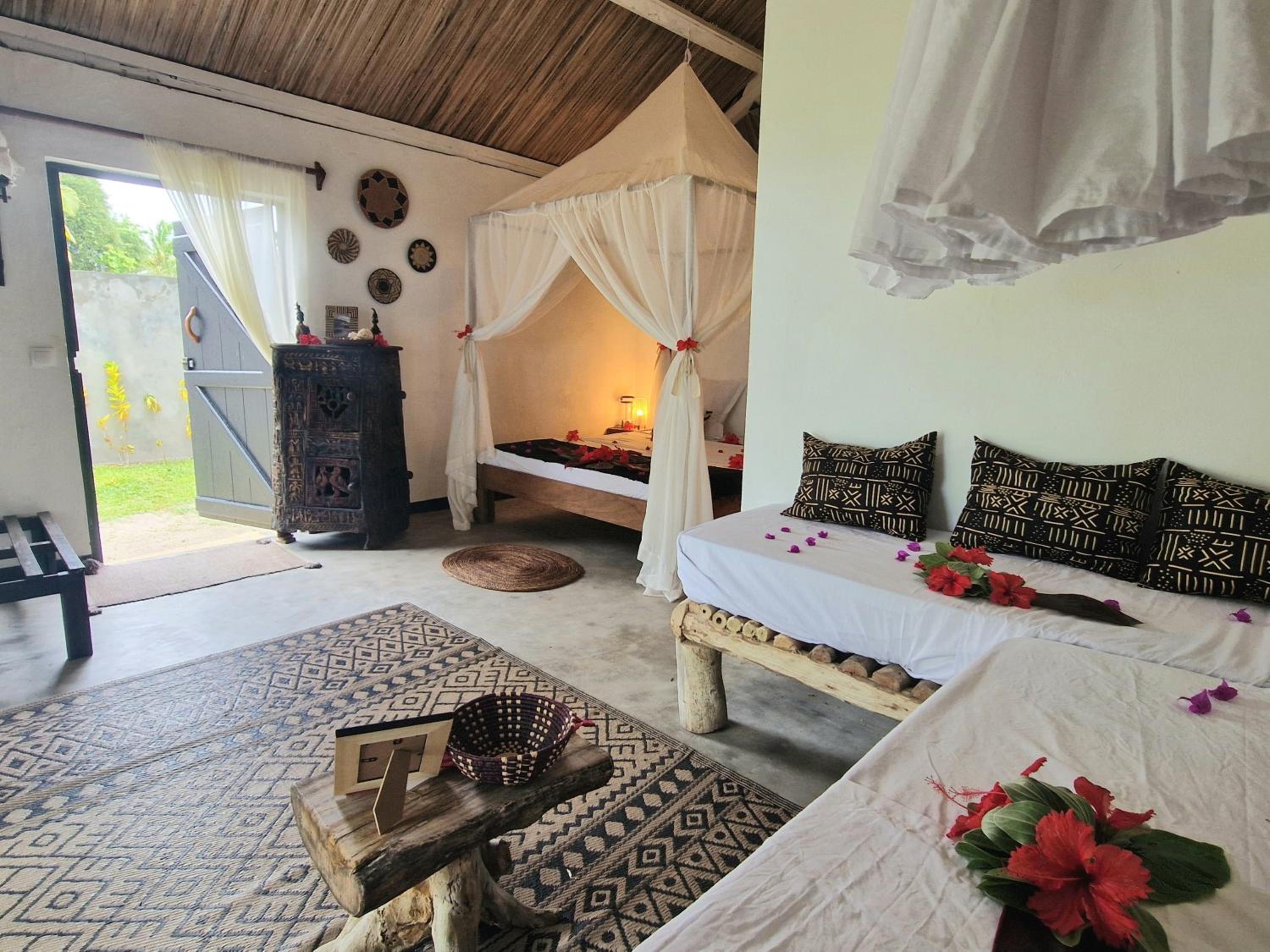 Piscine rien que pour vous, villa de plage entière face au lagon, les pieds dans l 'eau, cuisine équipée & wifi Le Boraha Beach Lodge 90 m2 view 2
