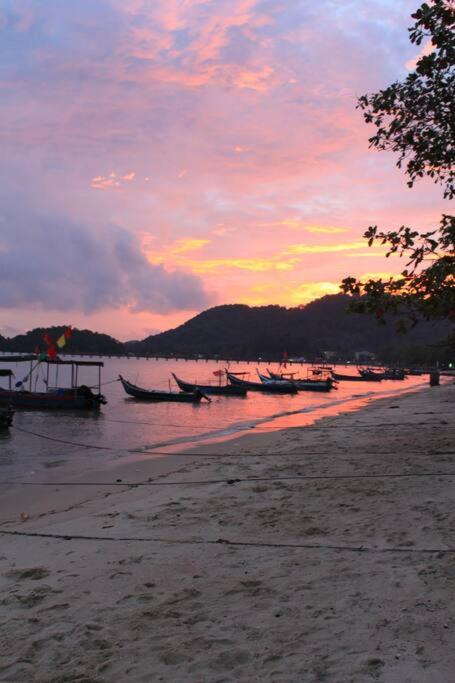 Landed 3BR Home Near Beach, Seafood & Fisherman Village photo 2