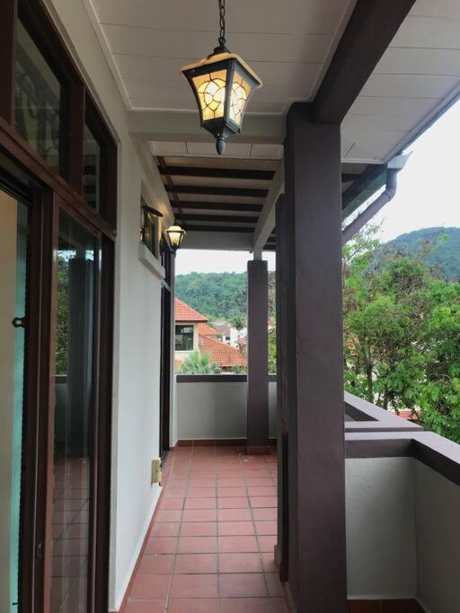 Beachside Bliss 4BR Home with Bathtub, 5-Min Walk to Batu Ferringhi Beach photo 5