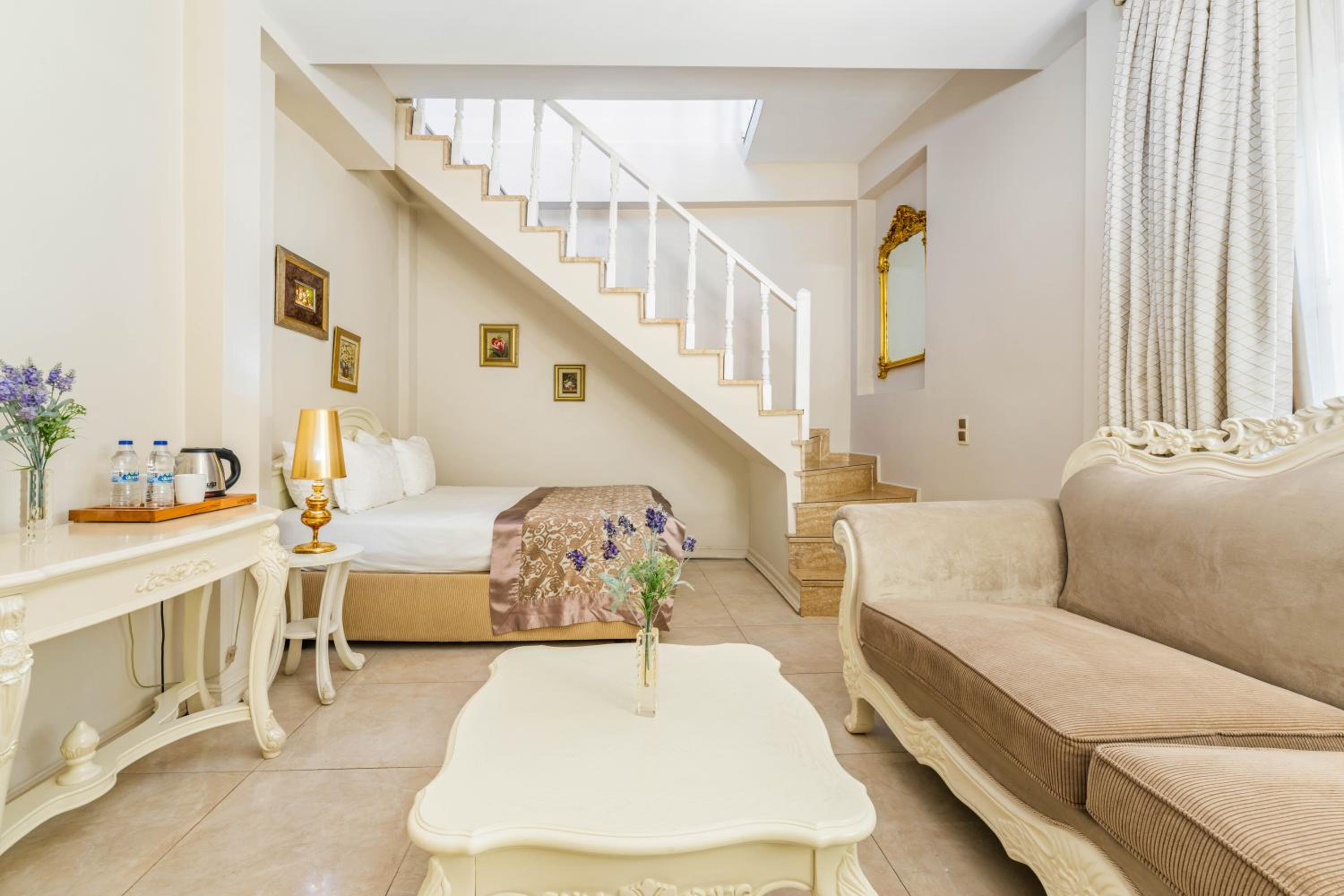 Elegance East Hotel - Image 58