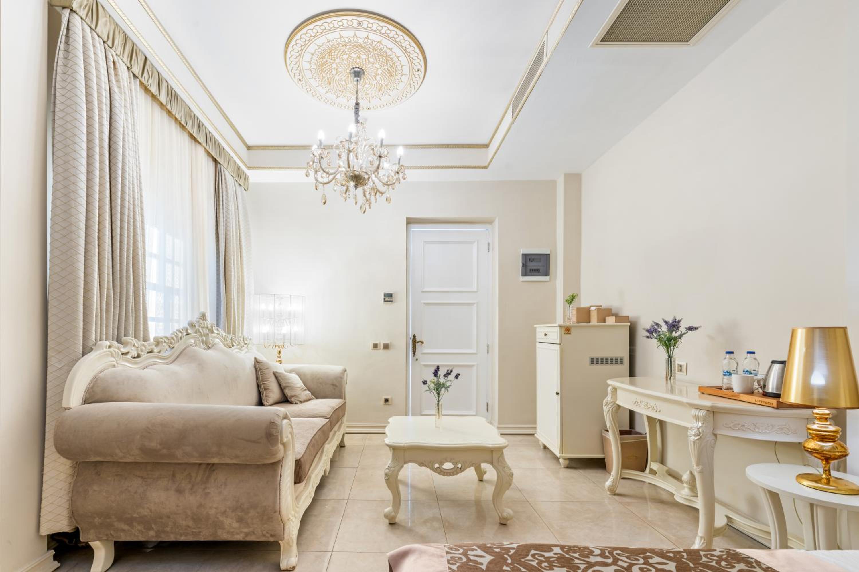 Elegance East Hotel - Image 78