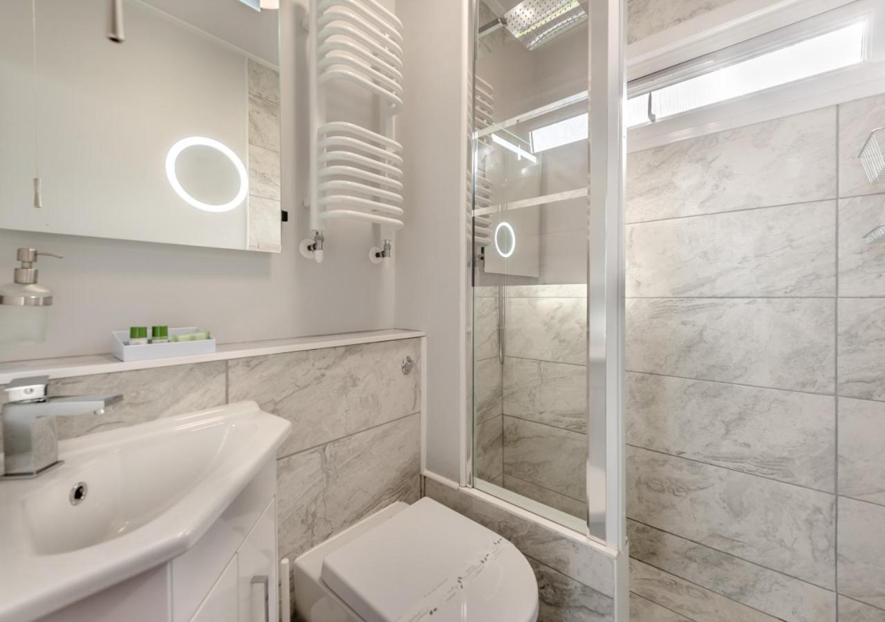 2 Bed in Llangain oc-h30184