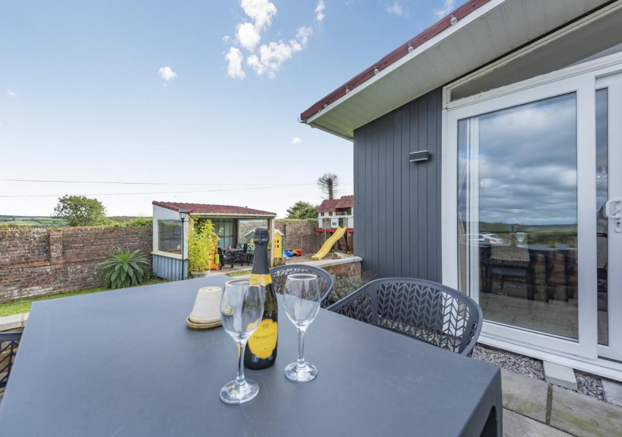 2 Bed in Llangain oc-h30184