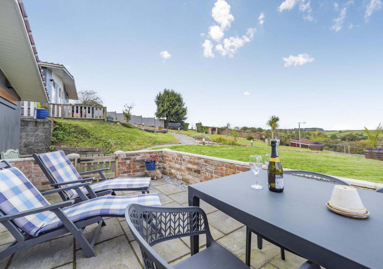 2 Bed in Llangain oc-h30184
