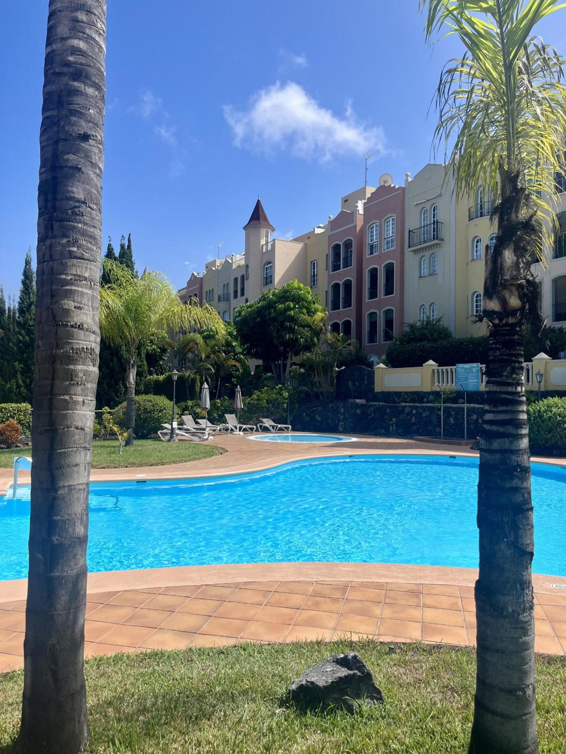 Precioso Amplio y comodo apartamento 2 dorm con piscina, terraza y BBQ photo 2