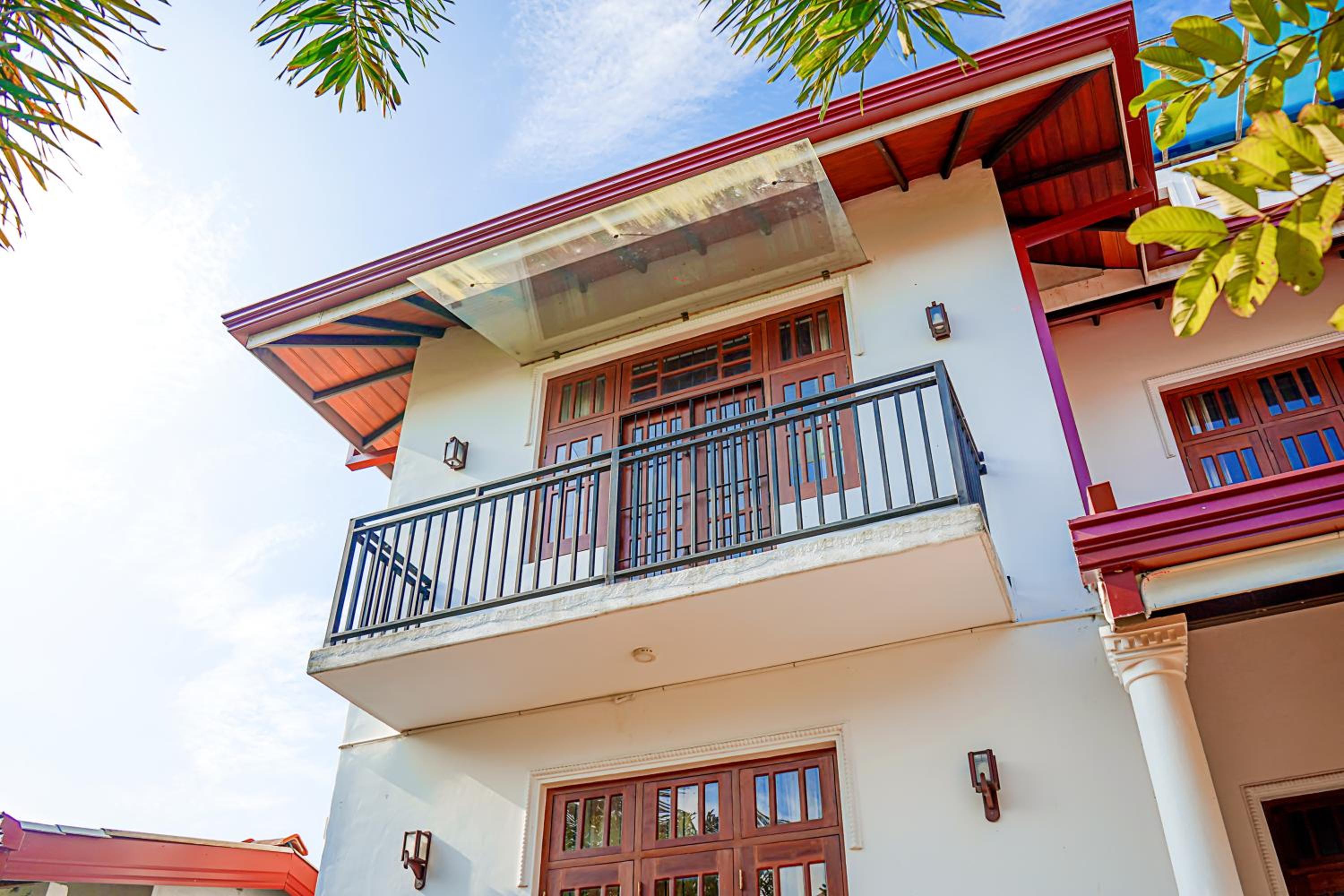 Hotel Style Airport Villa view 5